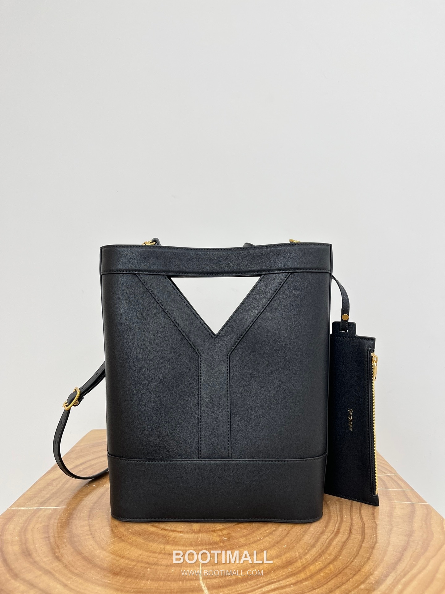 Saint Laurent Y Series Y-Embossed Calfskin Black Shoulder Bag 생로랑 Y 시리즈 엠보스드 카프스킨 블랙 숄더백 33cm 16