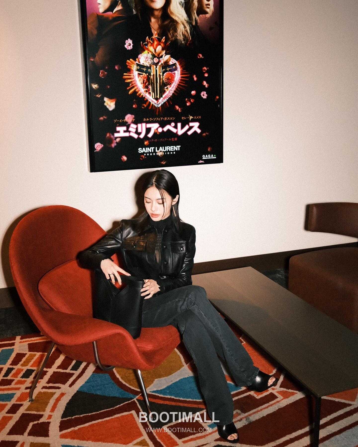 Saint Laurent Y Series Y-Embossed Calfskin Black Shoulder Bag 생로랑 Y 시리즈 엠보스드 카프스킨 블랙 숄더백 33cm 19