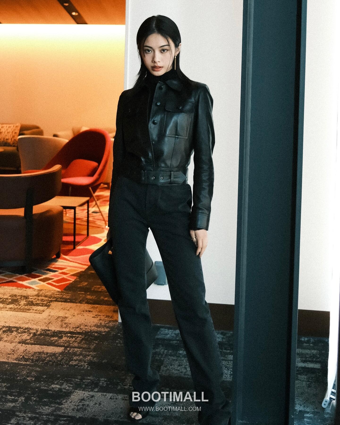 Saint Laurent Y Series Y-Embossed Calfskin Black Shoulder Bag 생로랑 Y 시리즈 엠보스드 카프스킨 블랙 숄더백 33cm 20