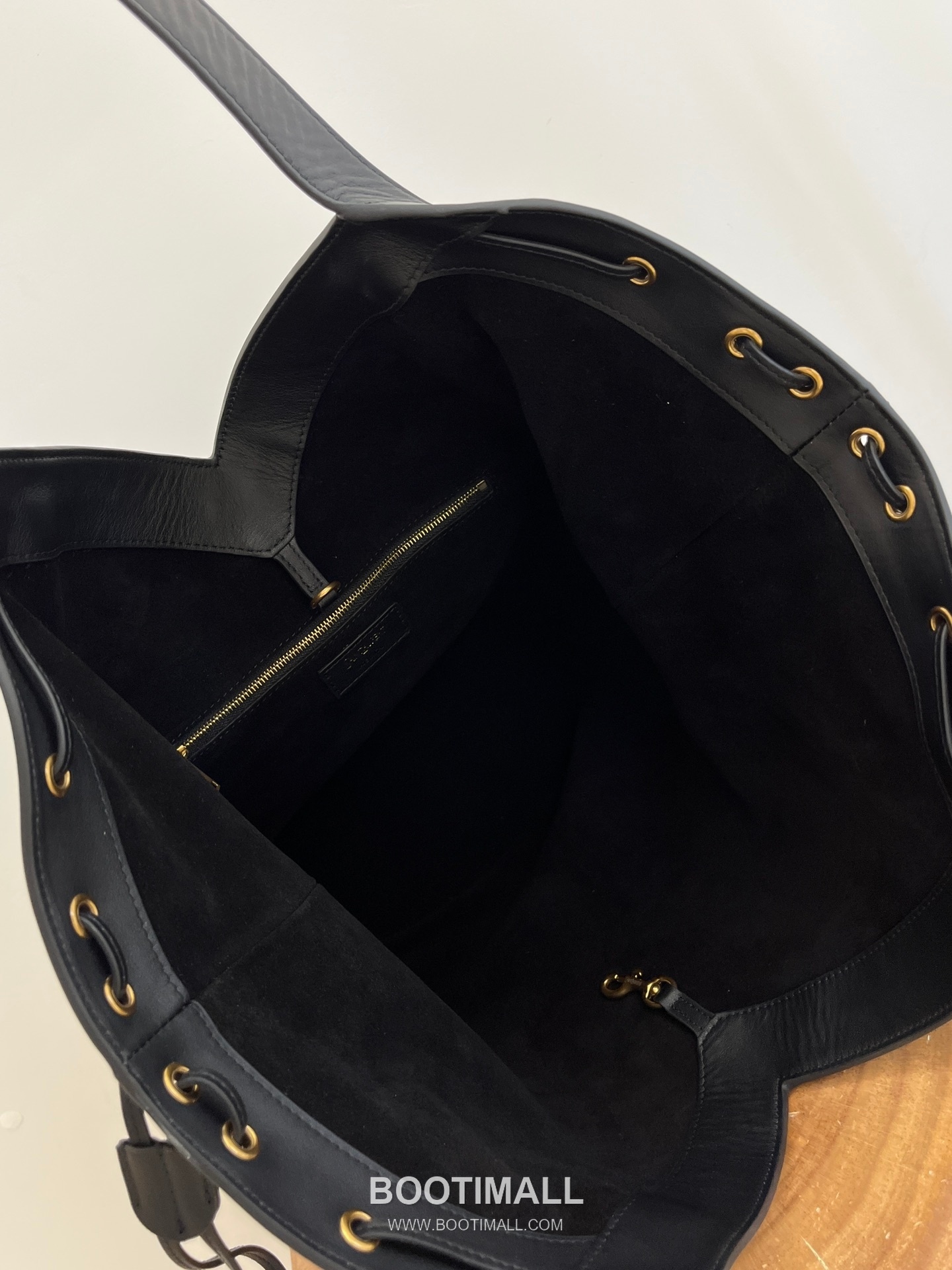 Saint Laurent Large Hobo Y-Stitch Drawstring Grained Leather Tote Bag 생로랑 라지 호보 Y 스티치 드로우스트링 그레인드 레더 토트백 50cm 14