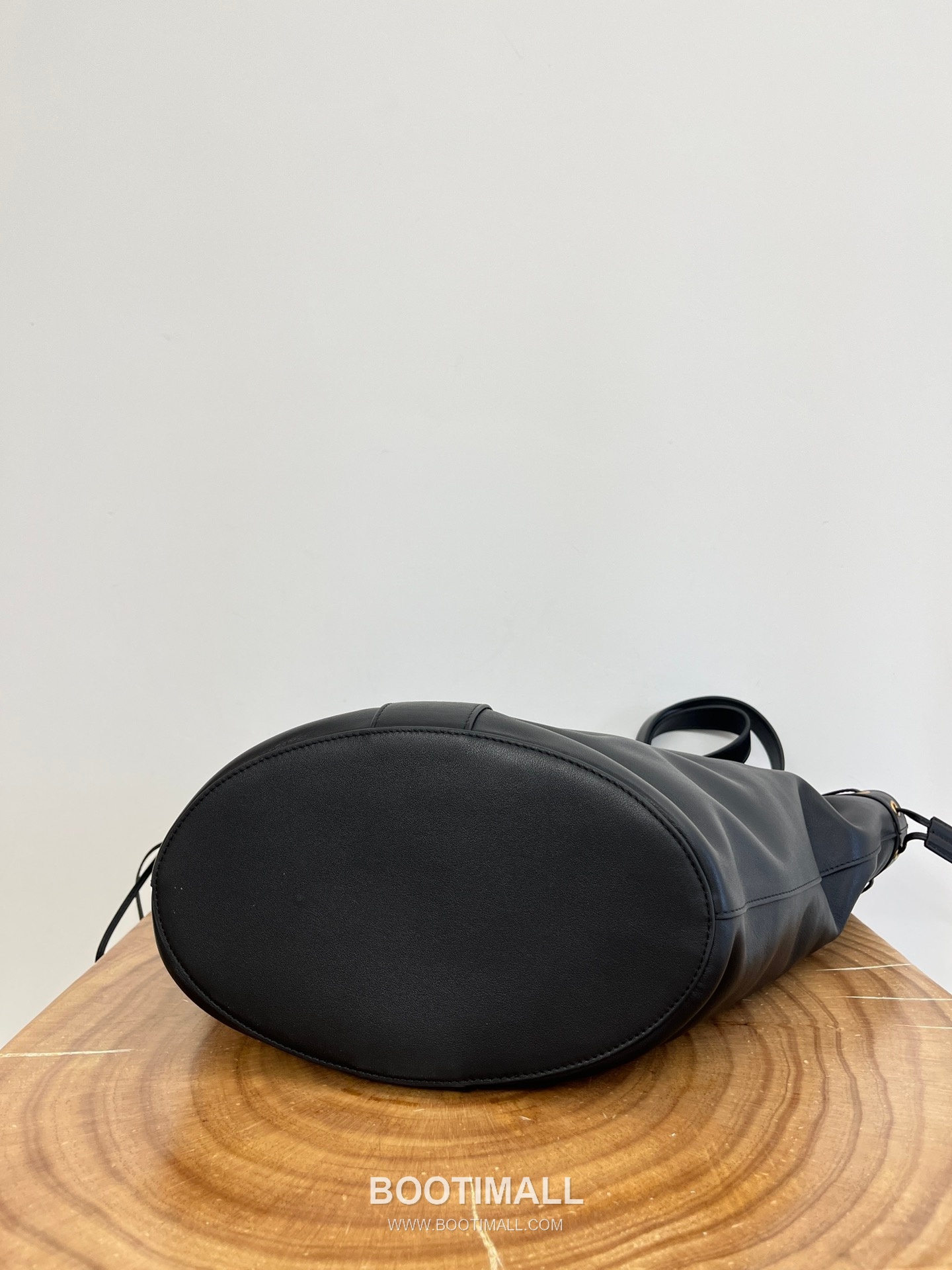 Saint Laurent Large Hobo Y-Stitch Drawstring Grained Leather Tote Bag 생로랑 라지 호보 Y 스티치 드로우스트링 그레인드 레더 토트백 50cm 15