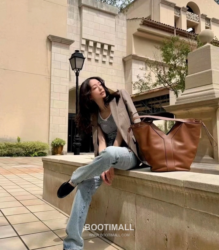 Saint Laurent Large Hobo Y-Stitch Drawstring Grained Leather Tote Bag 생로랑 라지 호보 Y 스티치 드로우스트링 그레인드 레더 토트백 50cm 4