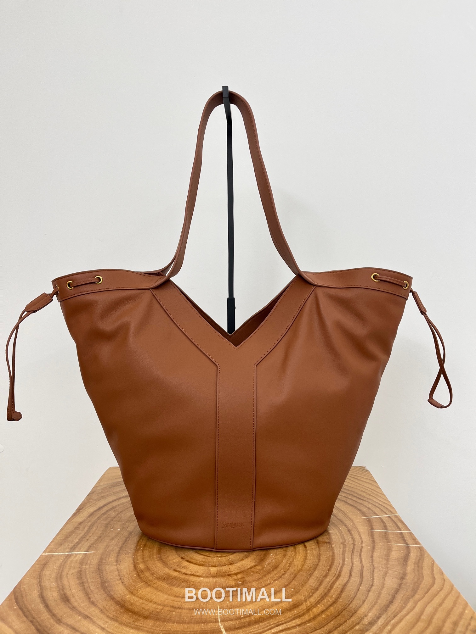 Saint Laurent Large Hobo Y-Stitch Drawstring Grained Leather Tote Bag 생로랑 라지 호보 Y 스티치 드로우스트링 그레인드 레더 토트백 50cm 5