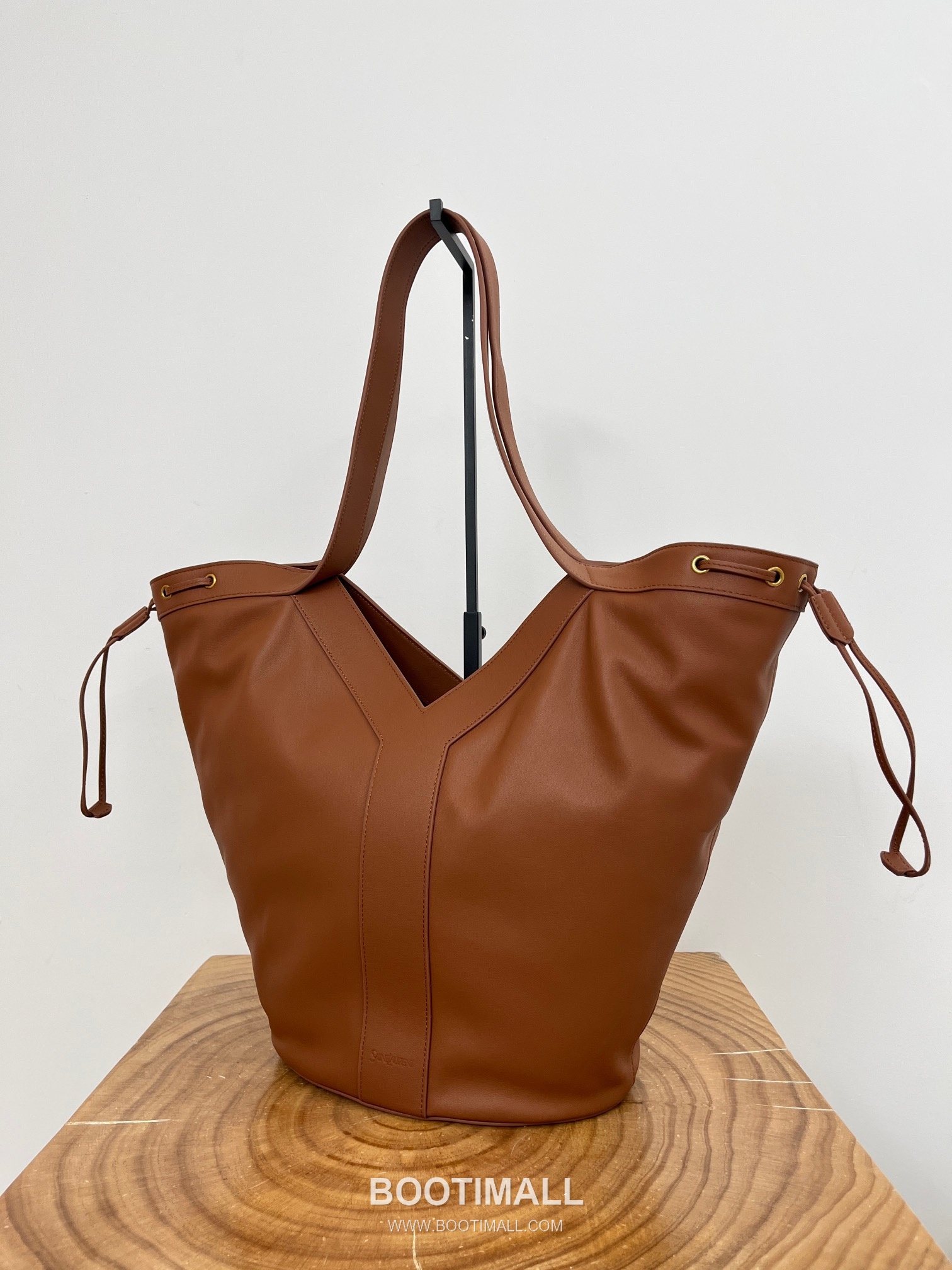 Saint Laurent Large Hobo Y-Stitch Drawstring Grained Leather Tote Bag 생로랑 라지 호보 Y 스티치 드로우스트링 그레인드 레더 토트백 50cm 6