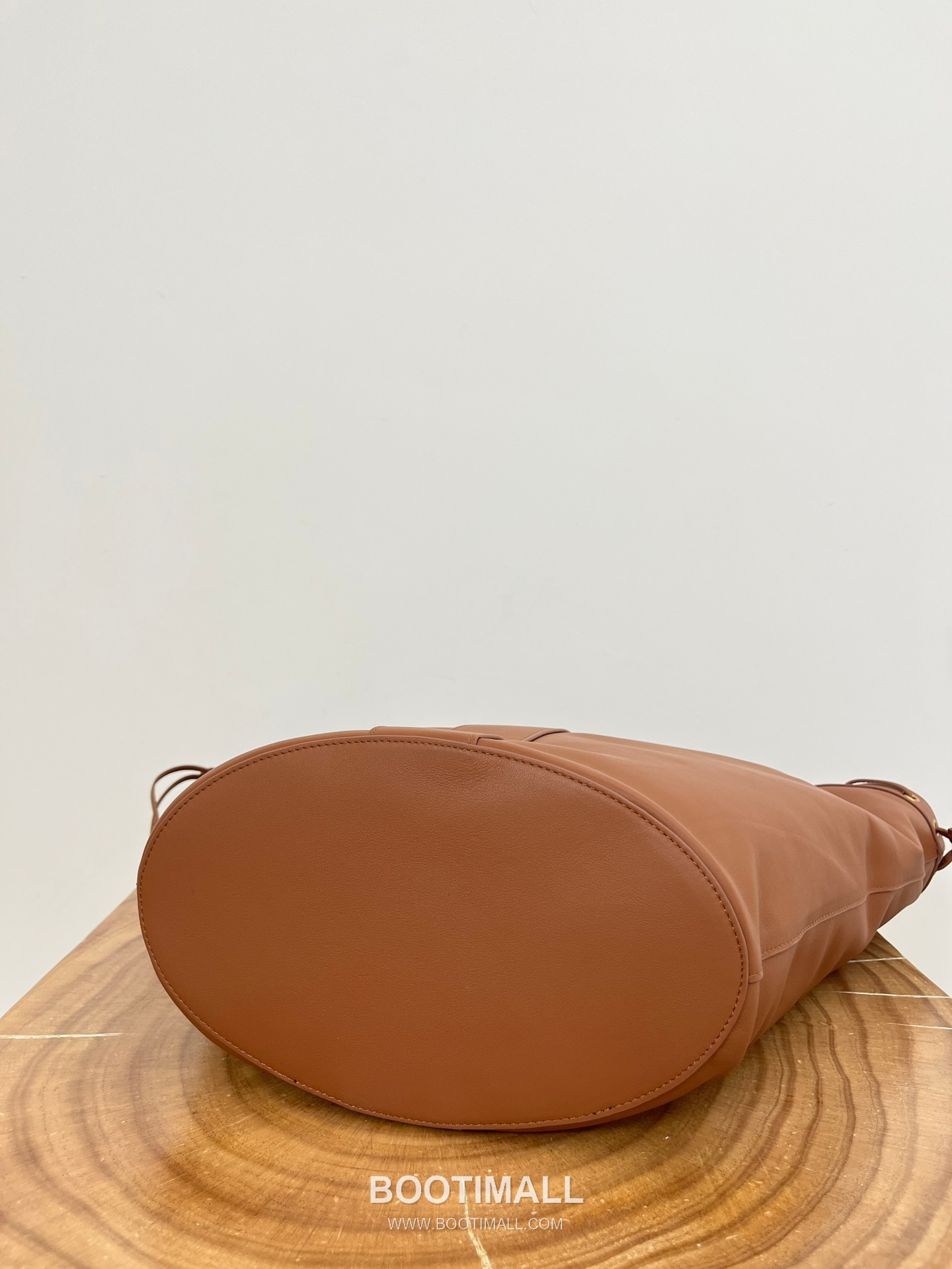 Saint Laurent Large Hobo Y-Stitch Drawstring Grained Leather Tote Bag 생로랑 라지 호보 Y 스티치 드로우스트링 그레인드 레더 토트백 50cm 12