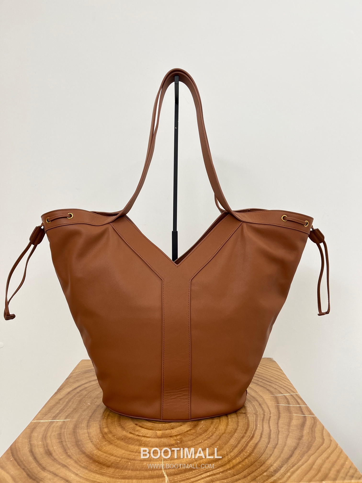 Saint Laurent Large Hobo Y-Stitch Drawstring Grained Leather Tote Bag 생로랑 라지 호보 Y 스티치 드로우스트링 그레인드 레더 토트백 50cm 13