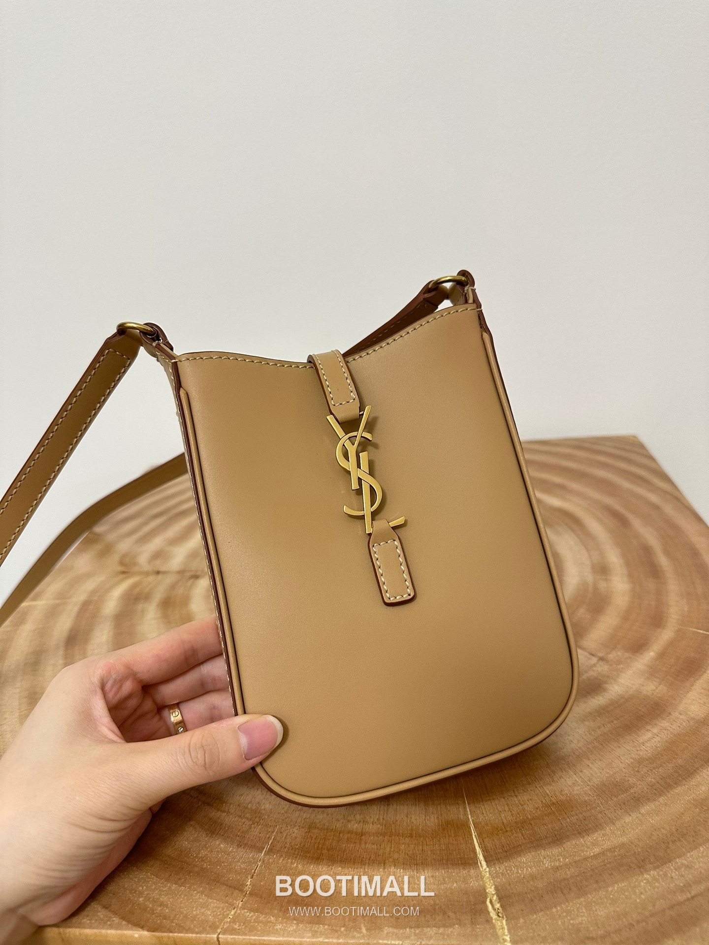 Saint Laurent Mini Hobo Phone Crossbody Bag 생로랑 미니 호보 폰 크로스백 20cm 2