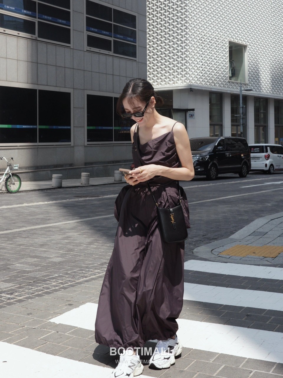 Saint Laurent Mini Hobo Phone Crossbody Bag 생로랑 미니 호보 폰 크로스백 20cm 10