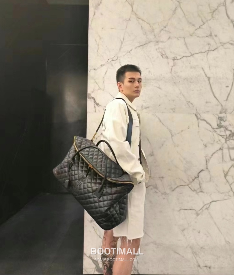 Saint Laurent ES Giant Quilted Leather Travel Bag 73600916801480 생로랑 ES 자이언트 퀼팅 레더 트래블백 56cm 5