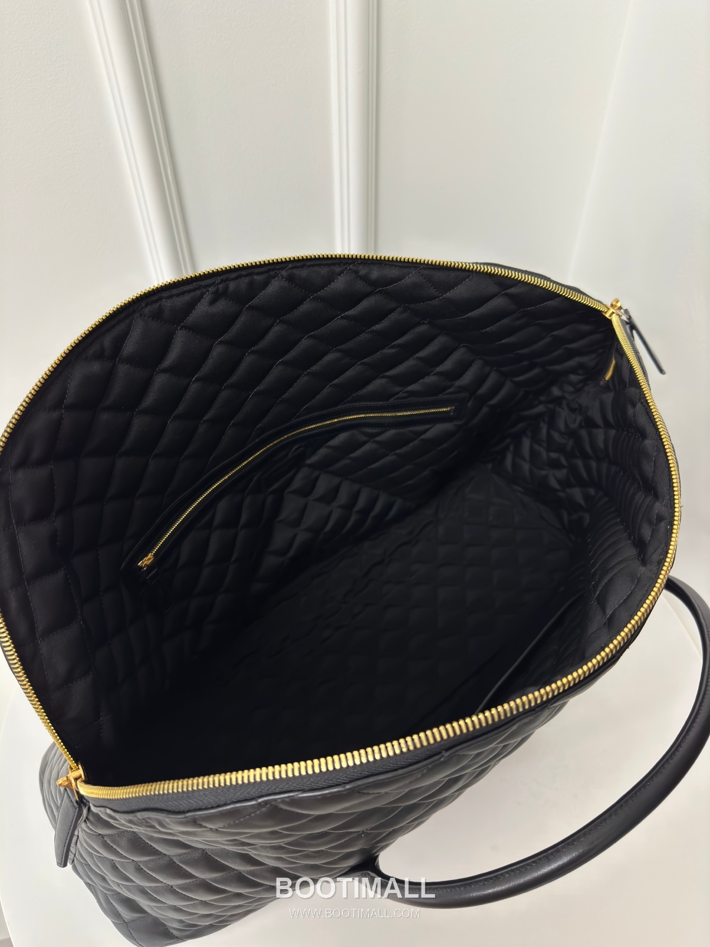 Saint Laurent ES Giant Quilted Leather Travel Bag 73600916801480 생로랑 ES 자이언트 퀼팅 레더 트래블백 56cm 17
