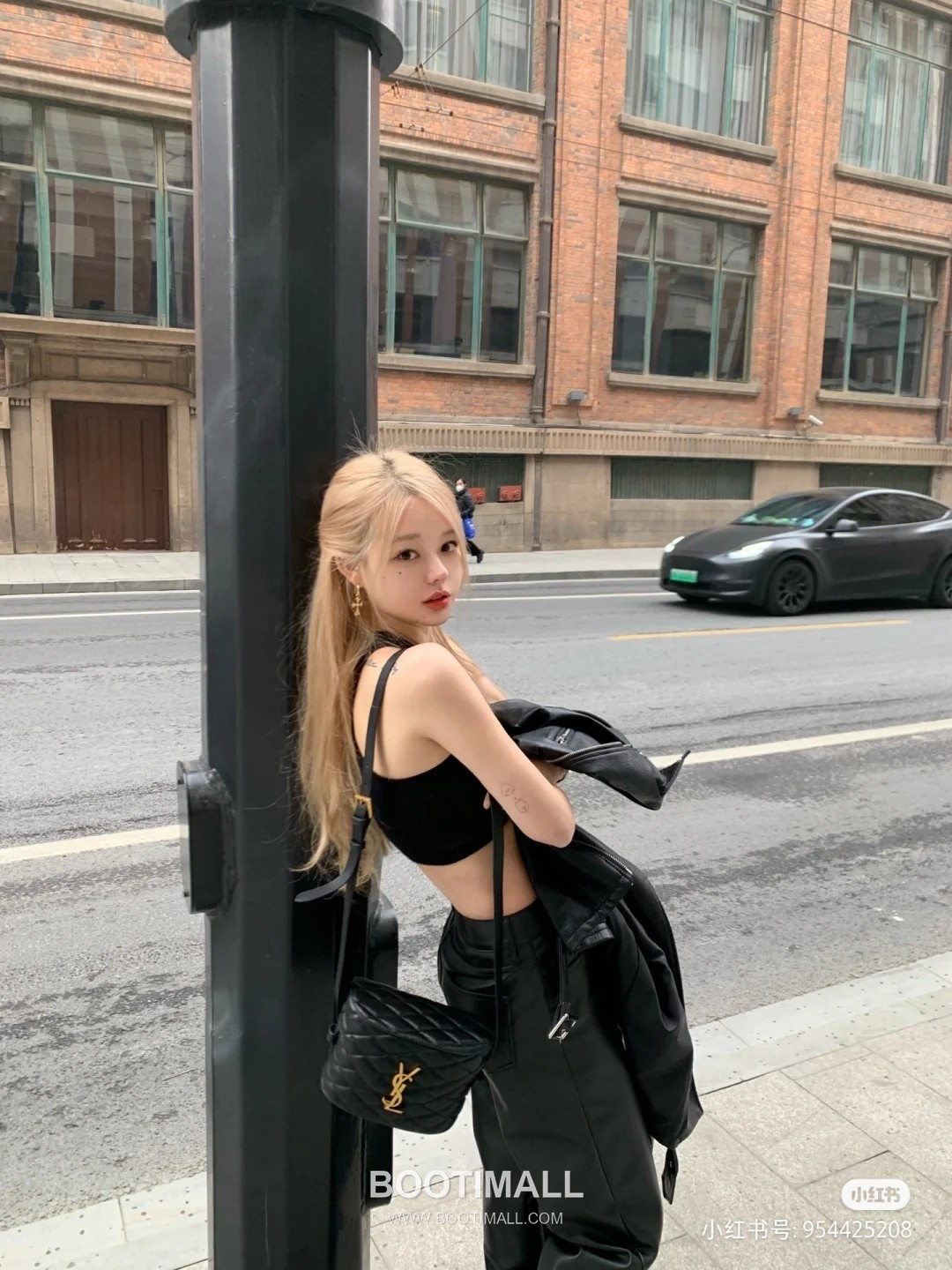 Saint Laurent June Box Croc Embossed Quilted Lambskin Top Handle Bag 7100801680780 생로랑 준 박스 크로크 엠보스 퀼팅 램스킨 탑핸들백 19cm 1