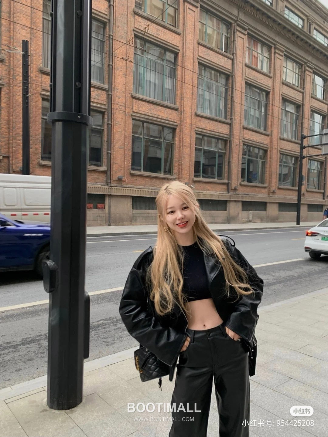 Saint Laurent June Box Croc Embossed Quilted Lambskin Top Handle Bag 7100801680780 생로랑 준 박스 크로크 엠보스 퀼팅 램스킨 탑핸들백 19cm 2