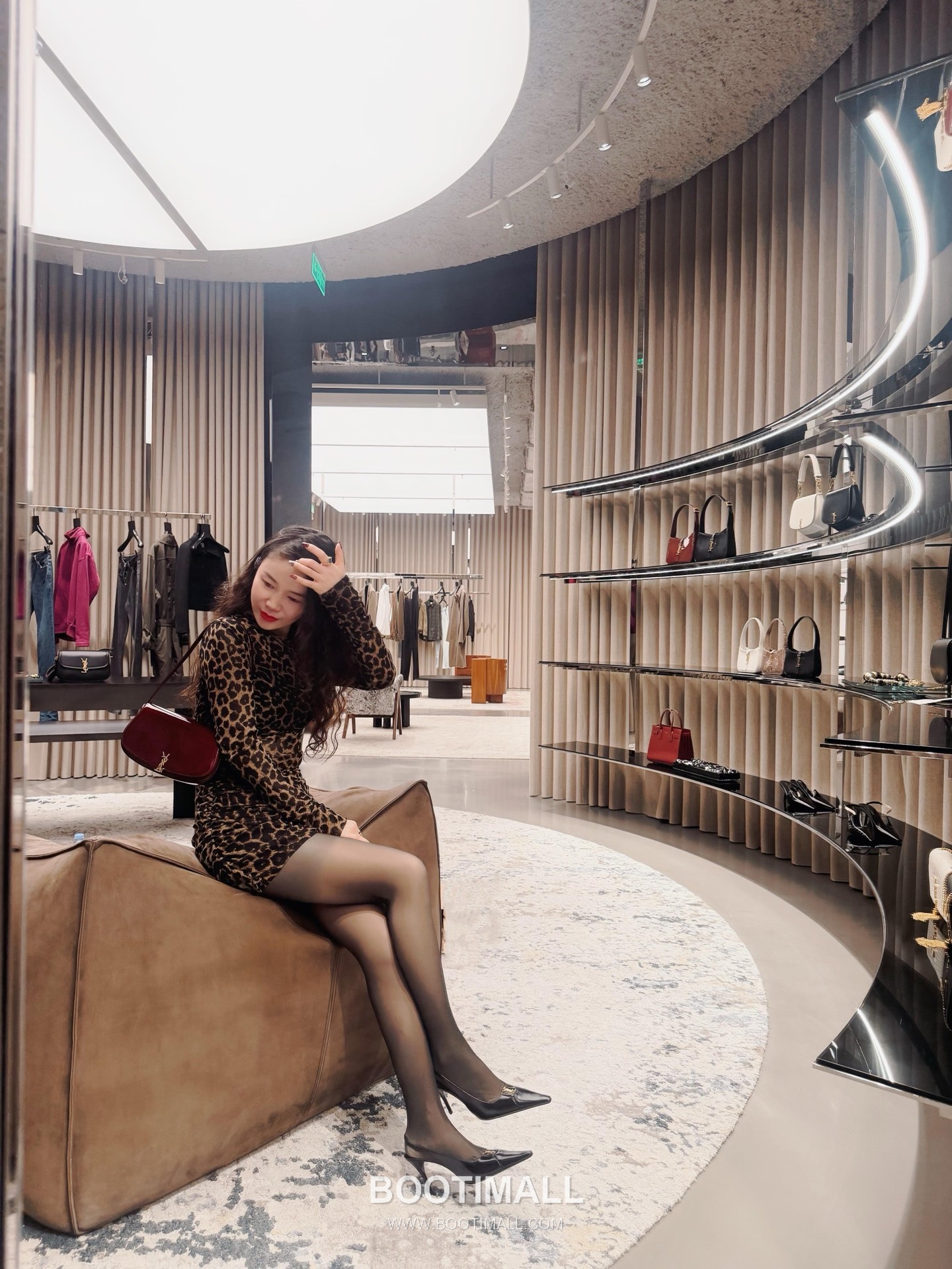 Saint Laurent Voltaire Box Leather Flap Shoulder Bag 7796421680780 생로랑 볼테르 박스 레더 플랩 숄더백 17.5cm 3