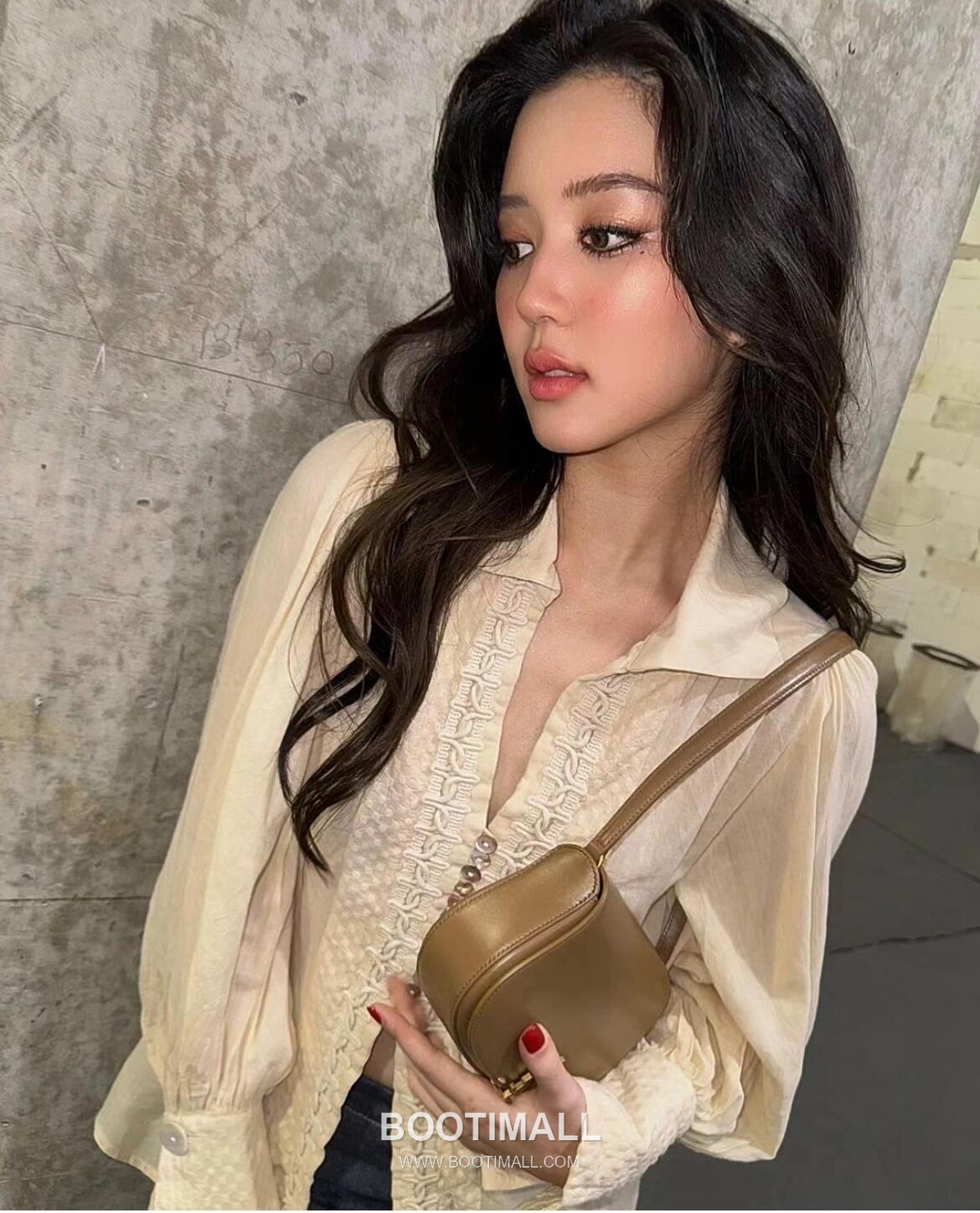 Saint Laurent Voltaire Box Leather Flap Shoulder Bag 7796421680780 생로랑 볼테르 박스 레더 플랩 숄더백 17.5cm 1