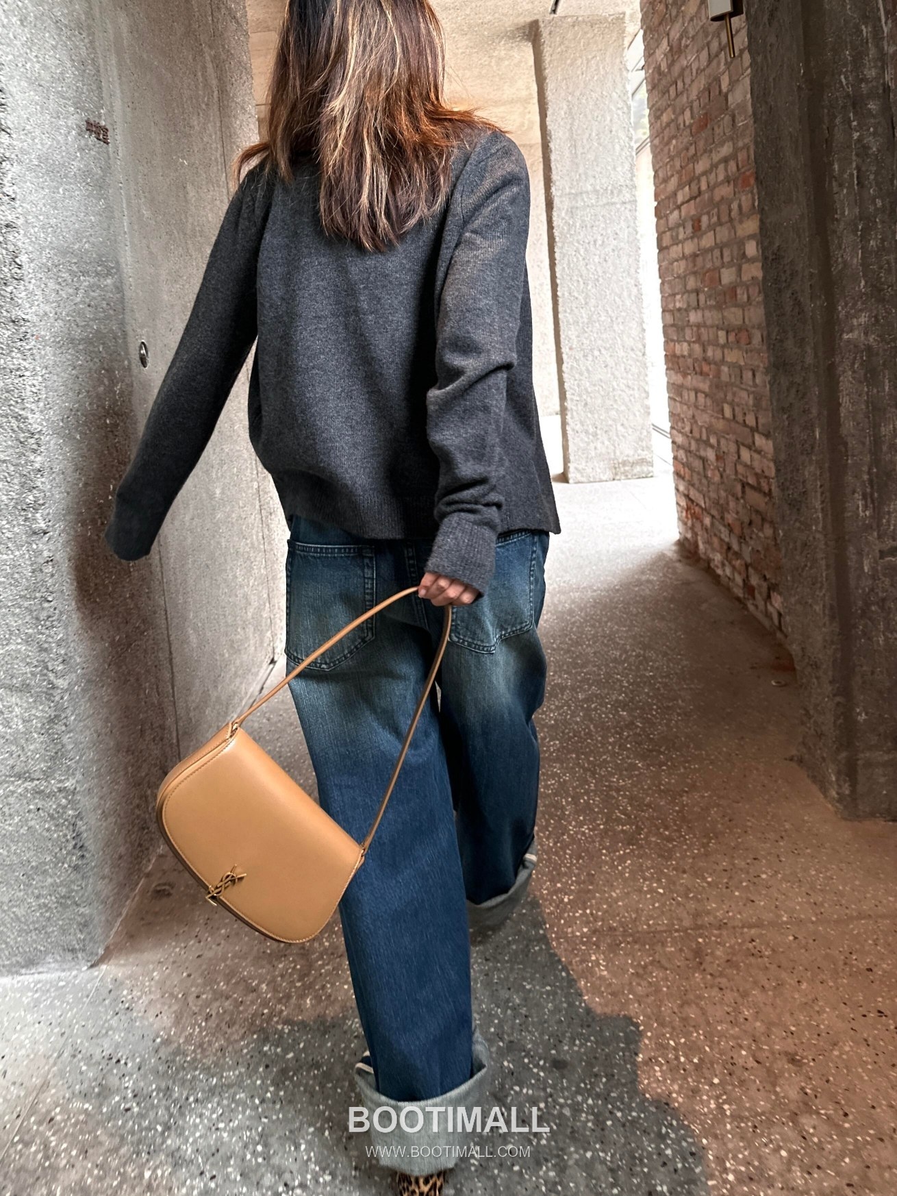 Saint Laurent Voltaire Box Leather Flap Shoulder Bag 7796421680780 생로랑 볼테르 박스 레더 플랩 숄더백 17.5cm 18