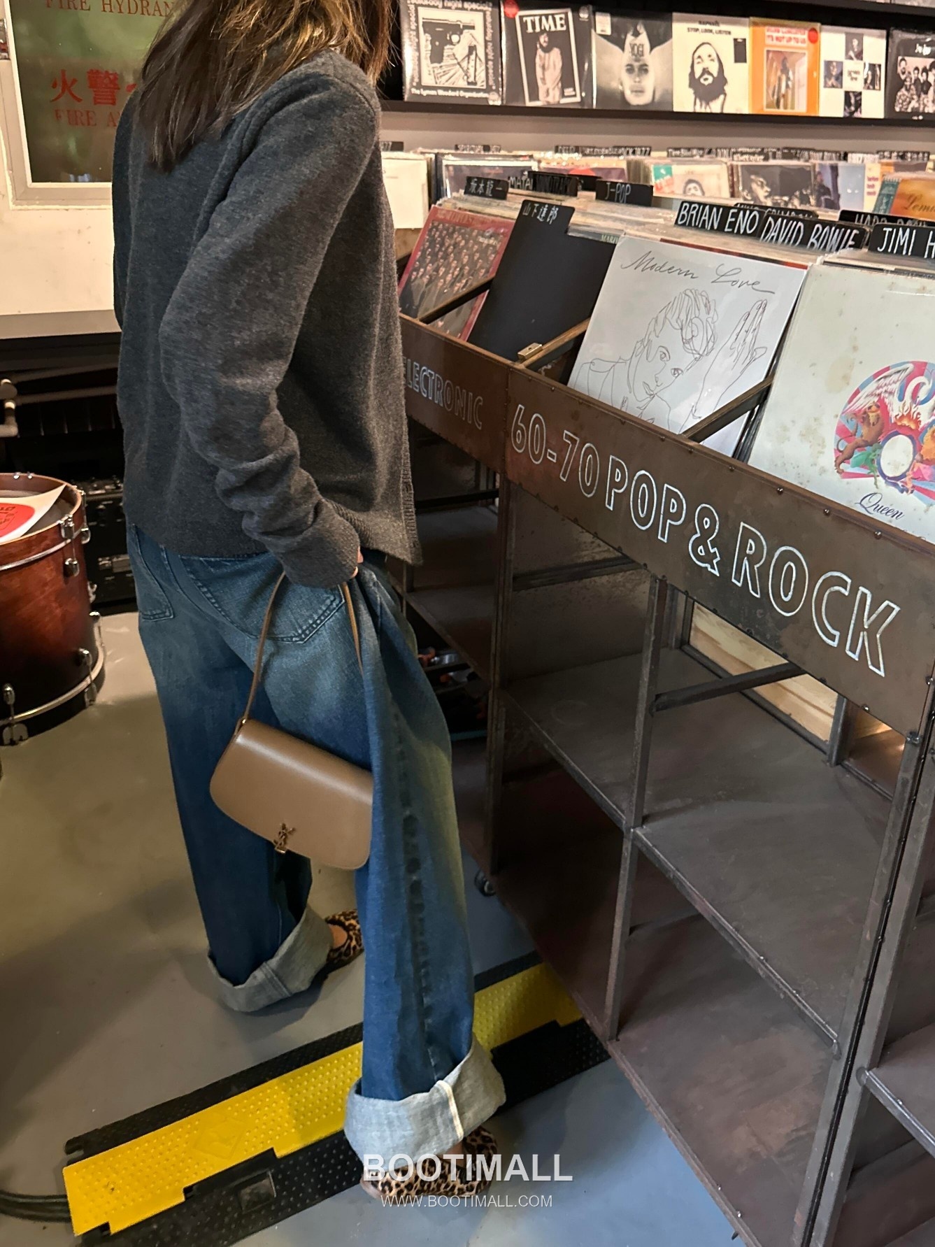 Saint Laurent Voltaire Box Leather Flap Shoulder Bag 7796421680780 생로랑 볼테르 박스 레더 플랩 숄더백 17.5cm 24