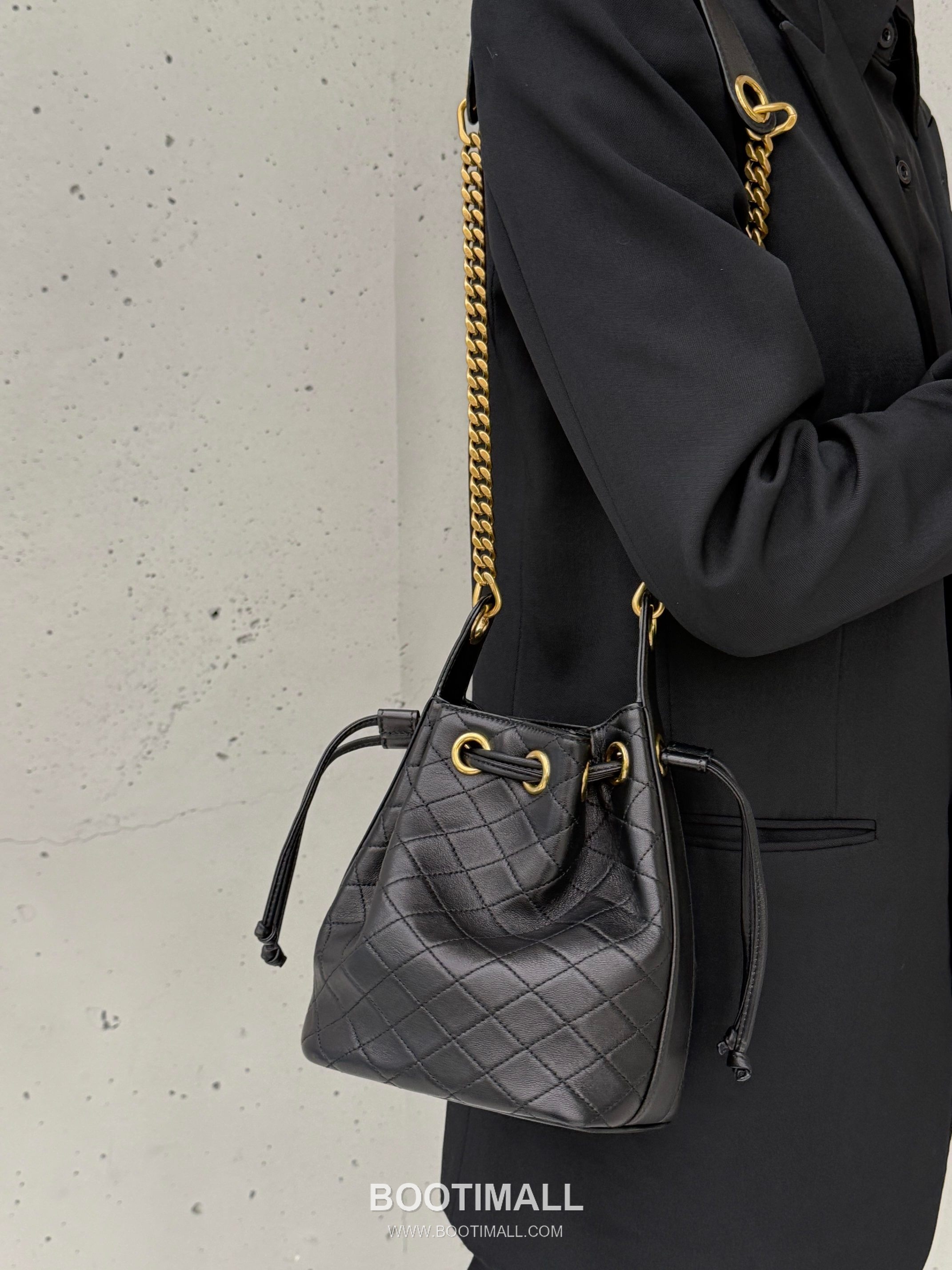 Saint Laurent Mini Quilted Lambskin Bucket Bag 840886168880 생로랑 미니 퀼팅 램스킨 버킷백 25cm 1