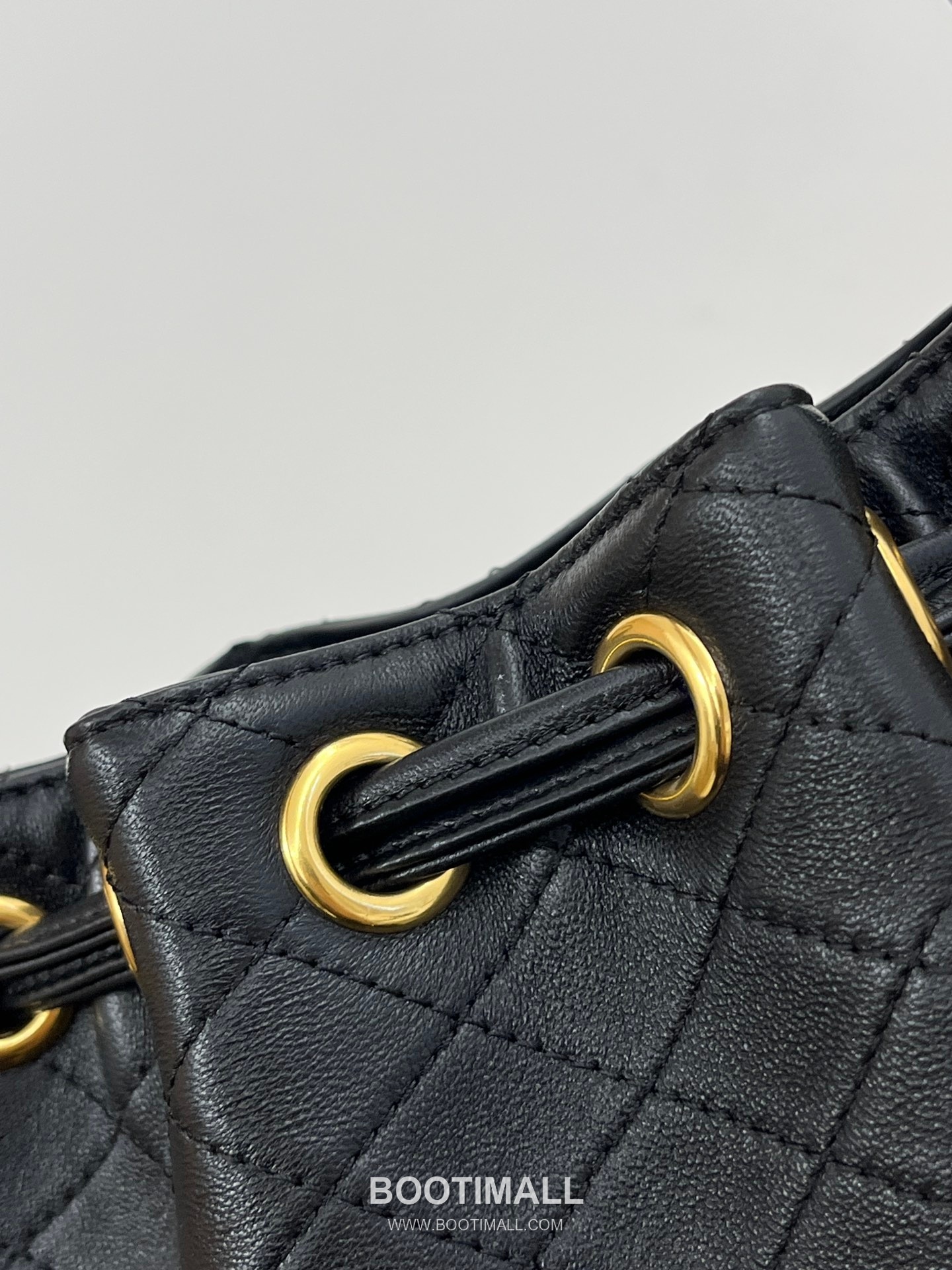 Saint Laurent Mini Quilted Lambskin Bucket Bag 840886168880 생로랑 미니 퀼팅 램스킨 버킷백 25cm 7