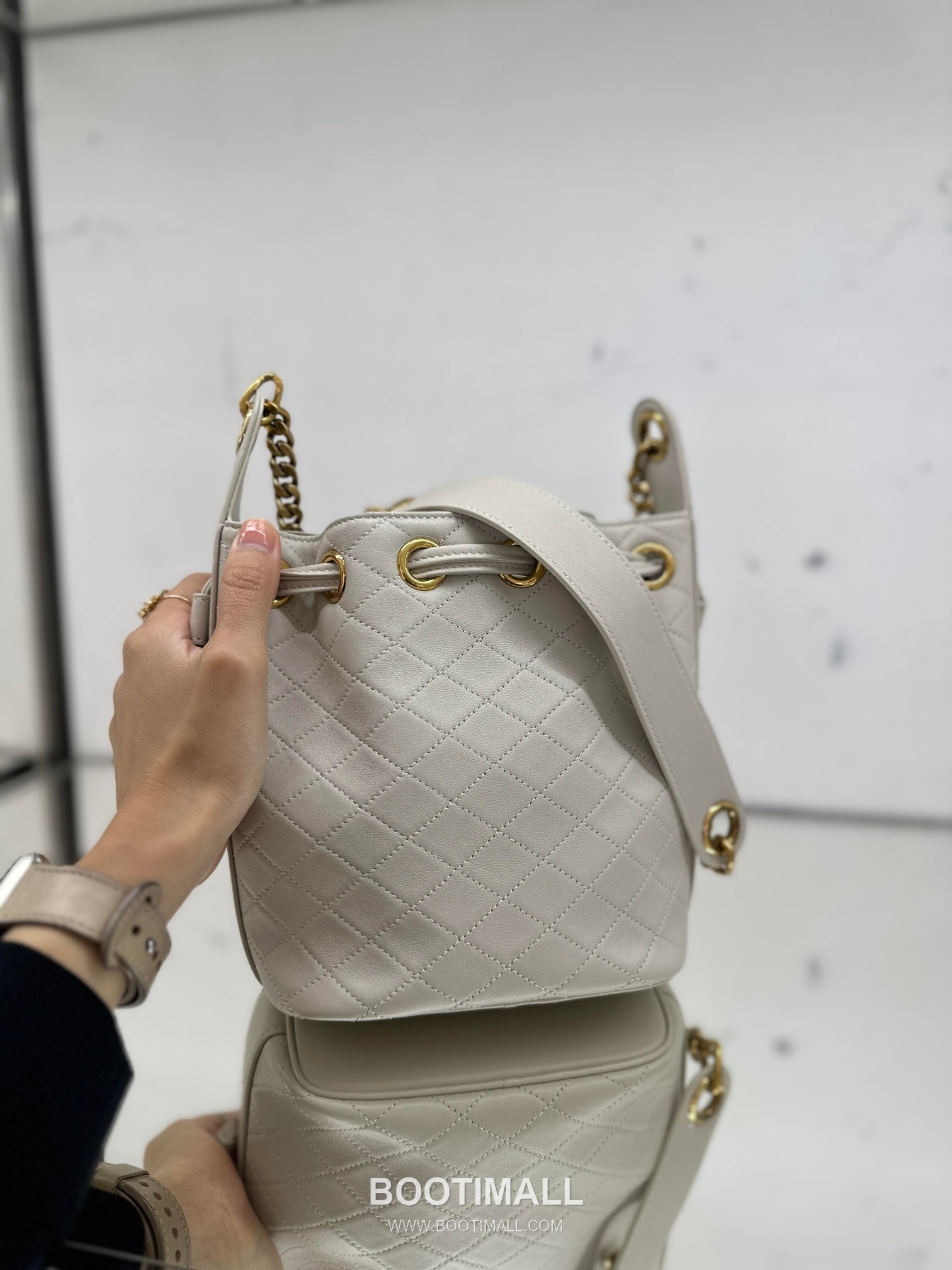 Saint Laurent Mini Quilted Lambskin Bucket Bag 840886168880 생로랑 미니 퀼팅 램스킨 버킷백 25cm 7