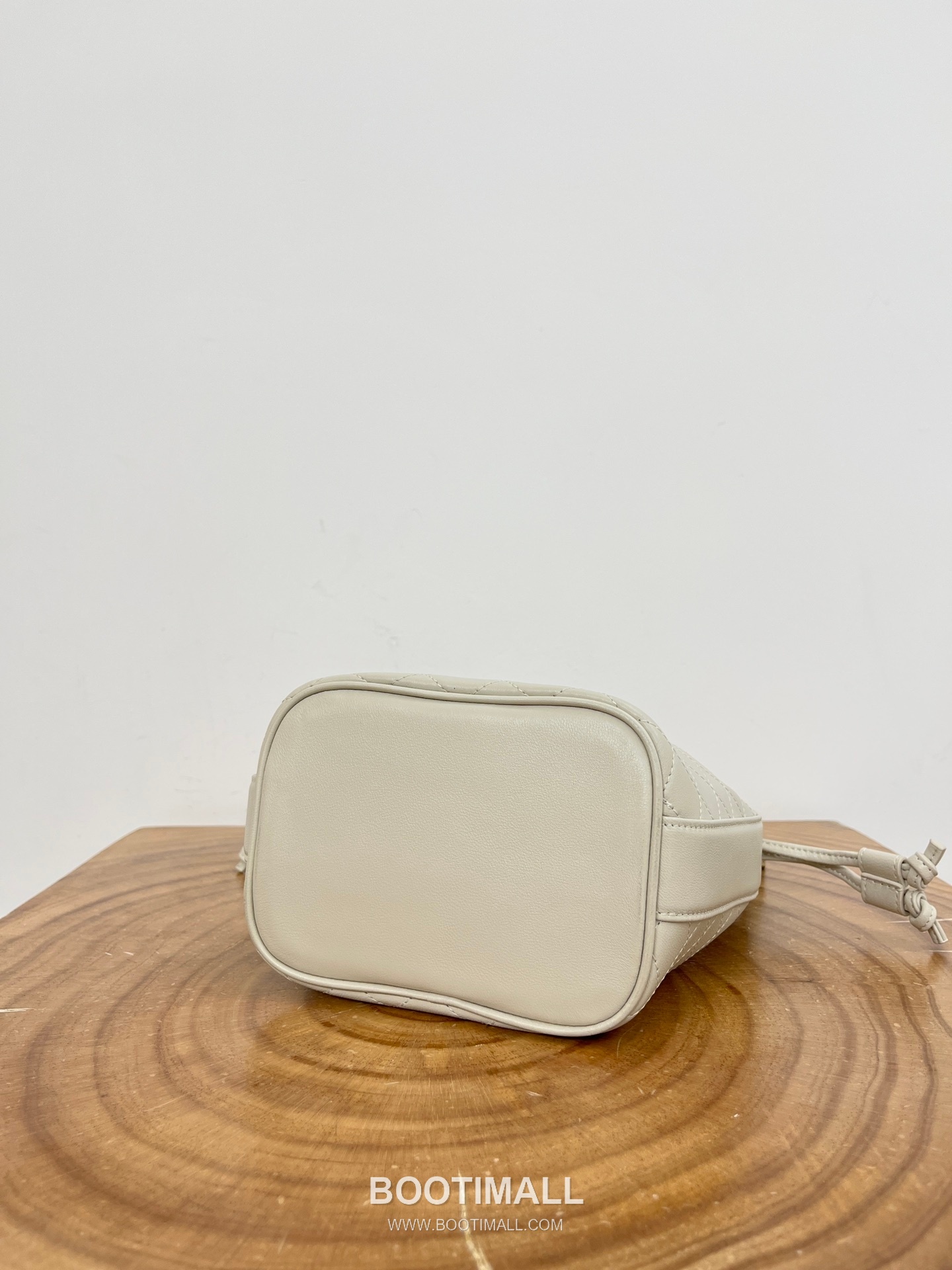 Saint Laurent Mini Quilted Lambskin Bucket Bag 840886168880 생로랑 미니 퀼팅 램스킨 버킷백 25cm 16