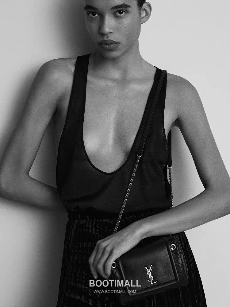 Saint Laurent Mini Nolita Quilted Lambskin Chain Shoulder Bag 6727381680780 생로랑 미니 놀리타 퀼팅 램스킨 체인 숄더백 18cm 22