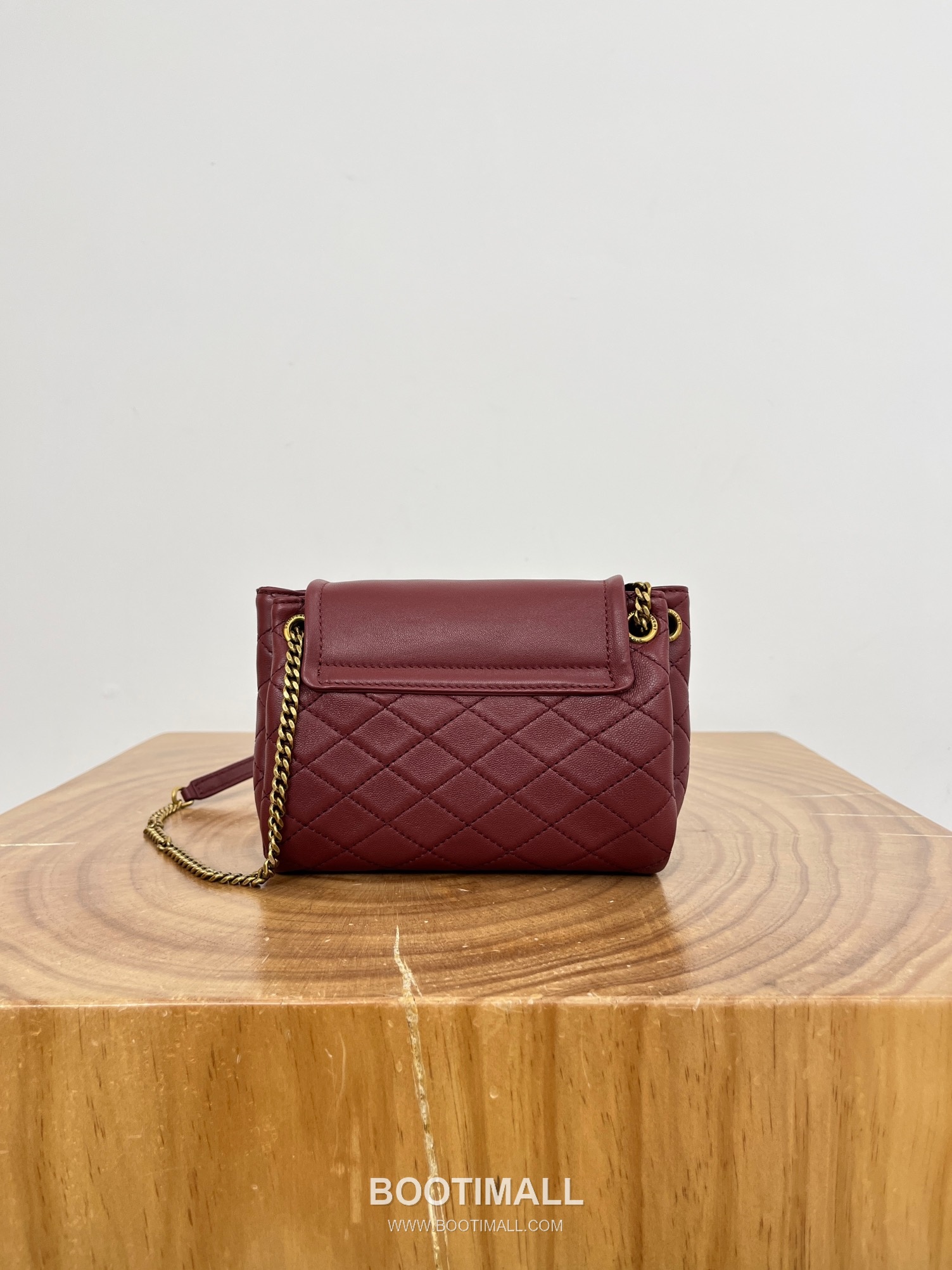 Saint Laurent Mini Nolita Quilted Lambskin Chain Shoulder Bag 6727381680780 생로랑 미니 놀리타 퀼팅 램스킨 체인 숄더백 18cm 15