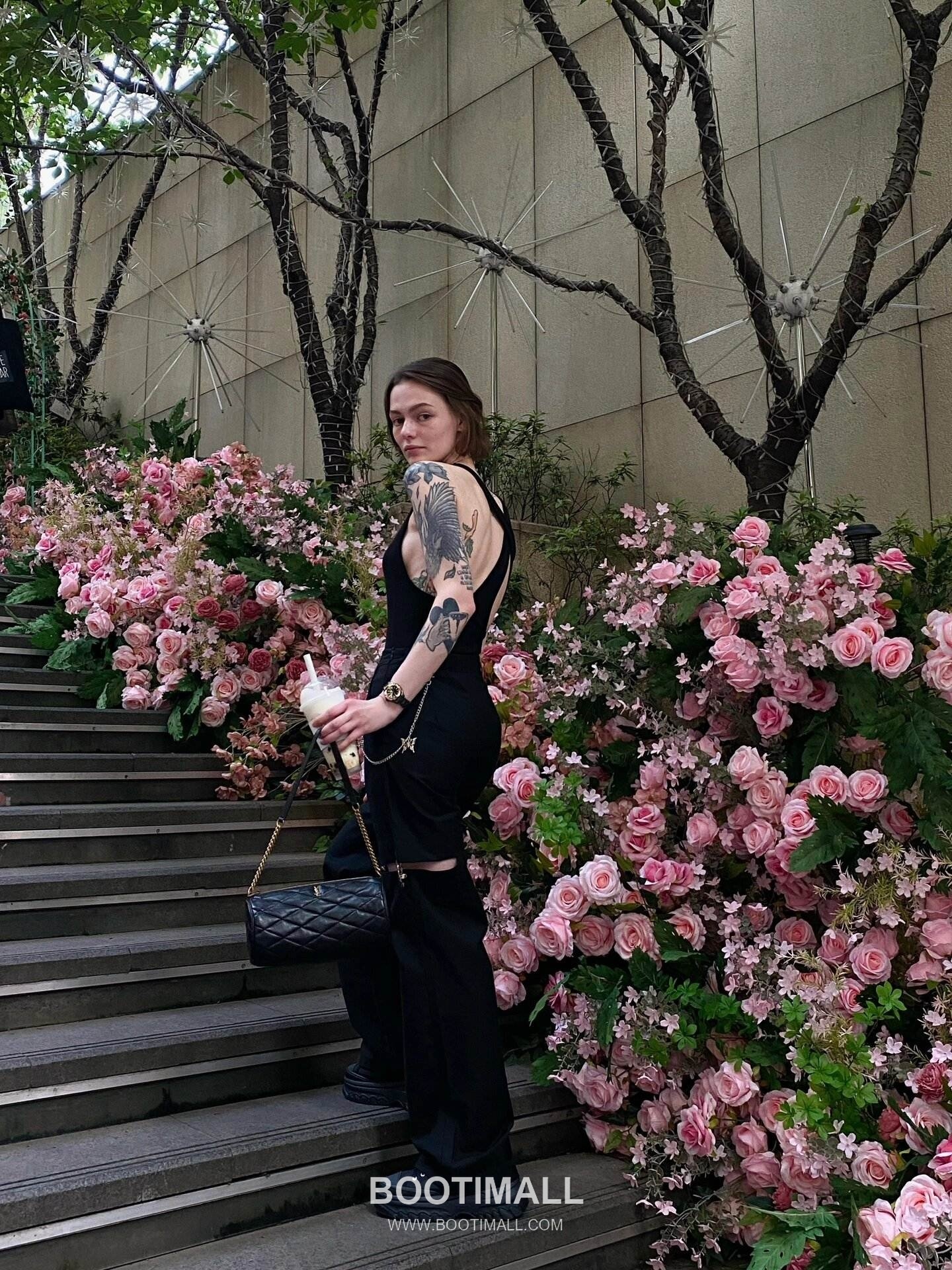 Saint Laurent Tube Sade Quilted Lambskin Shoulder Bag 7127061680780 생로랑 튜브 사드 퀼팅 램스킨 숄더백 24cm 1