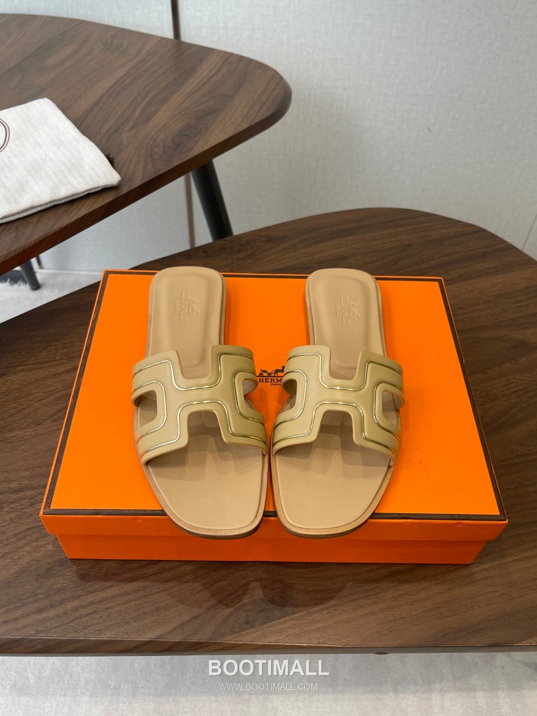 Hermes Oran H Calfskin Slides 에르메스 오란 H 송아지가죽 슬라이드 1