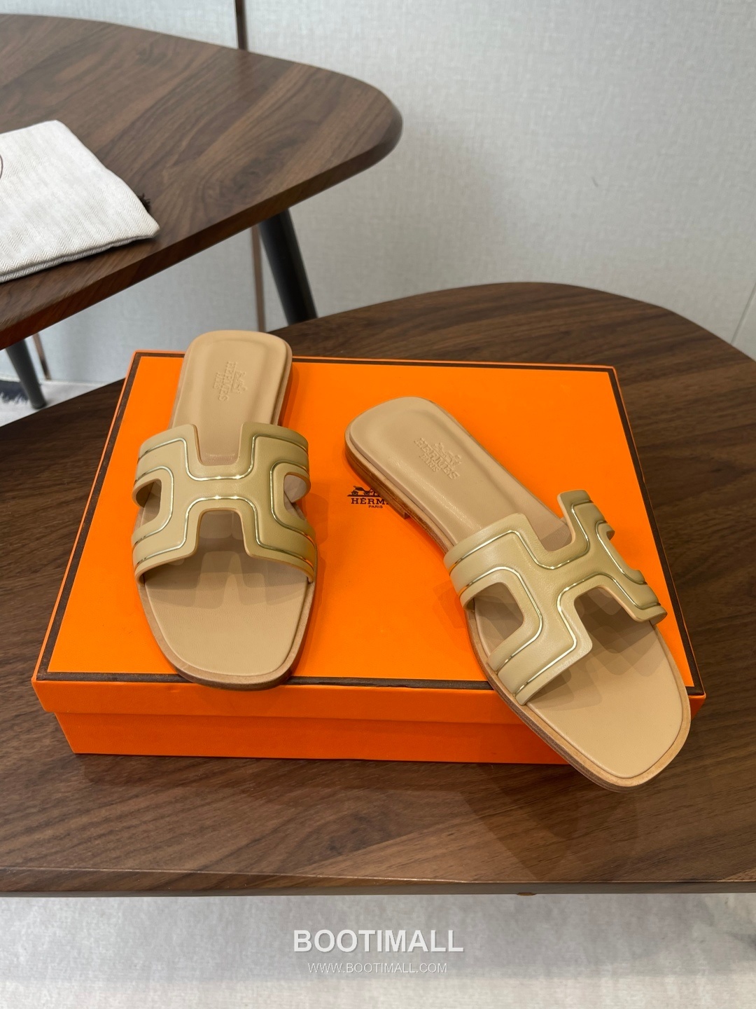 Hermes Oran H Calfskin Slides 에르메스 오란 H 송아지가죽 슬라이드 4