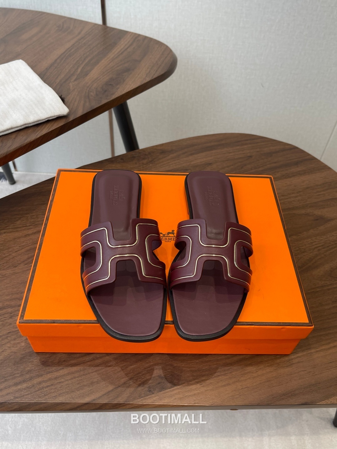 Hermes Oran H Calfskin Slides 에르메스 오란 H 송아지가죽 슬라이드 1