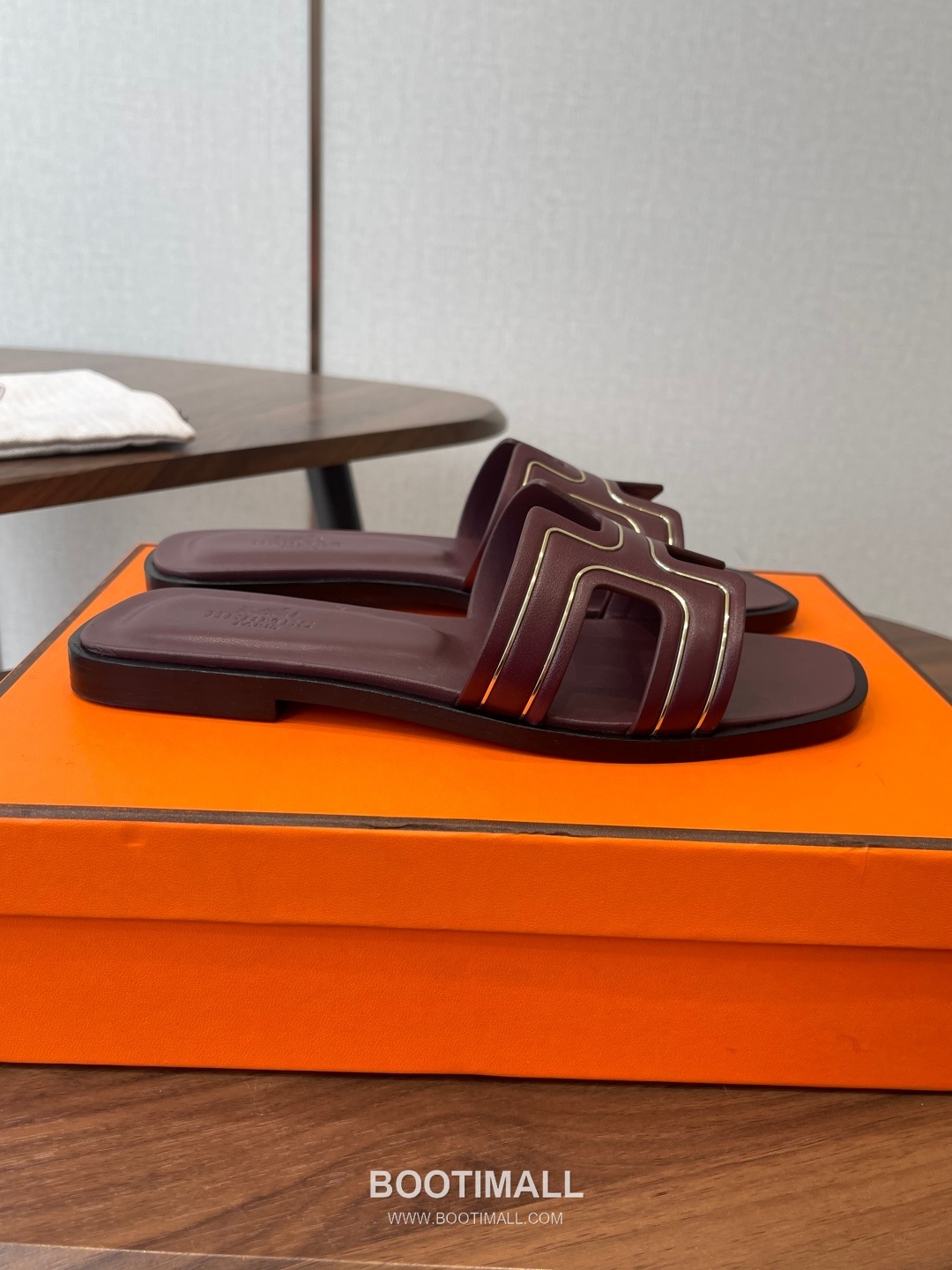 Hermes Oran H Calfskin Slides 에르메스 오란 H 송아지가죽 슬라이드 2