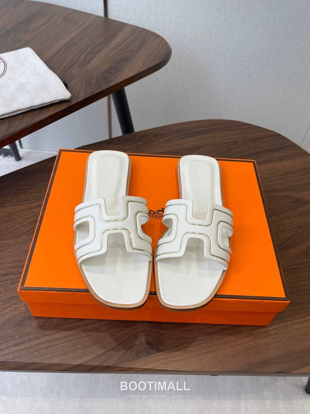 Hermes Oran H Calfskin Slides 에르메스 오란 H 송아지가죽 슬라이드 1