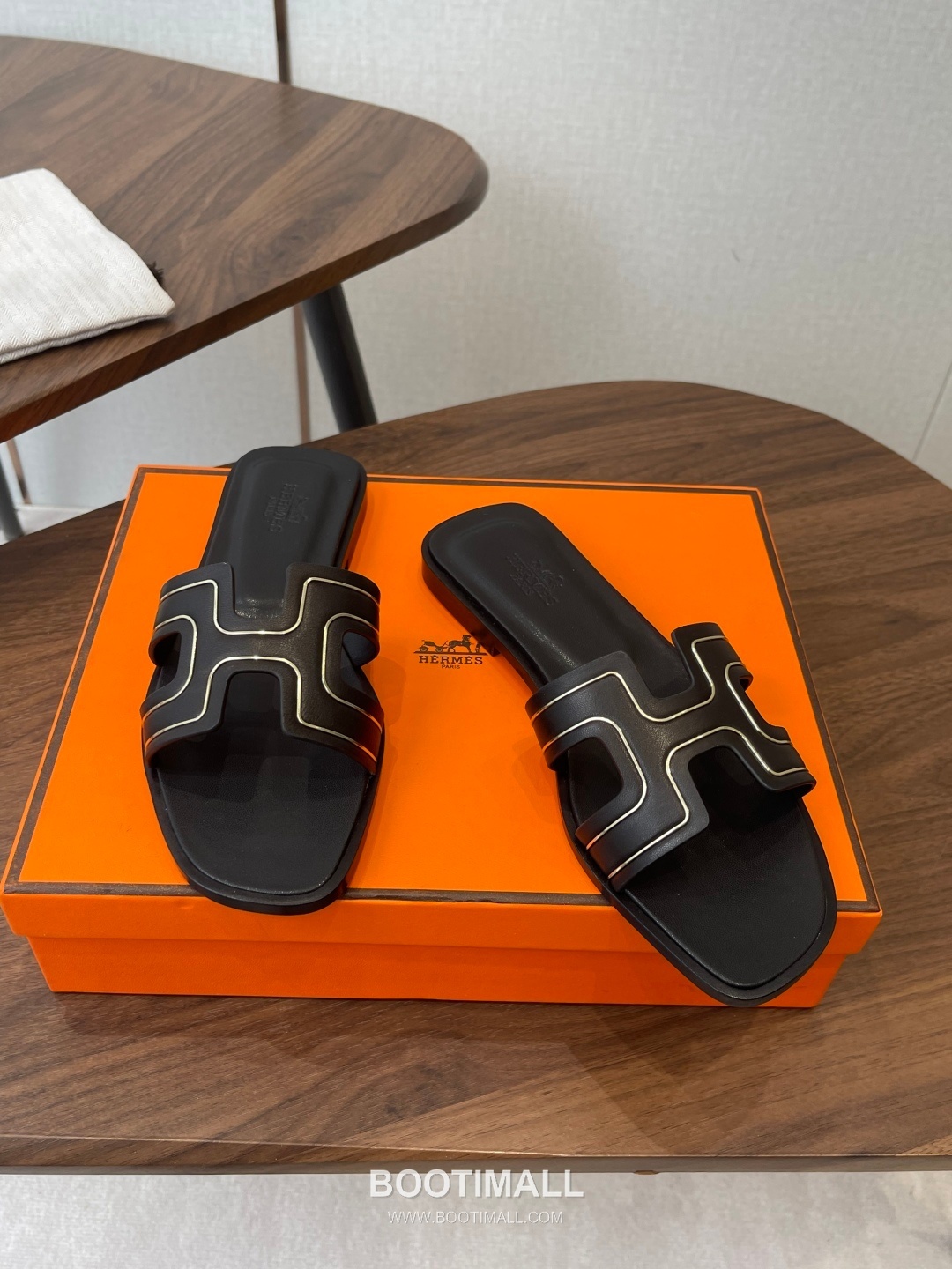 Hermes Oran H Calfskin Slides 에르메스 오란 H 송아지가죽 슬라이드 3