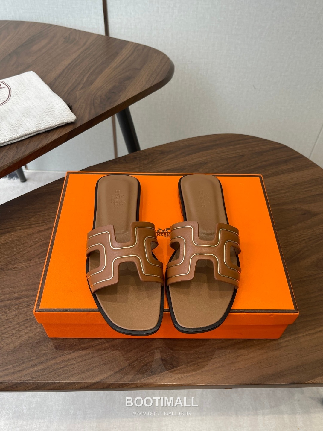 Hermes Oran H Calfskin Slides 에르메스 오란 H 송아지가죽 슬라이드 1