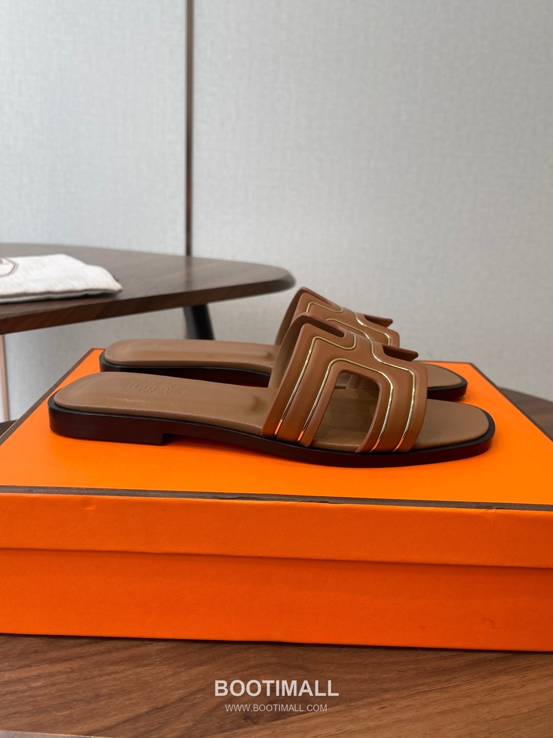 Hermes Oran H Calfskin Slides 에르메스 오란 H 송아지가죽 슬라이드 2