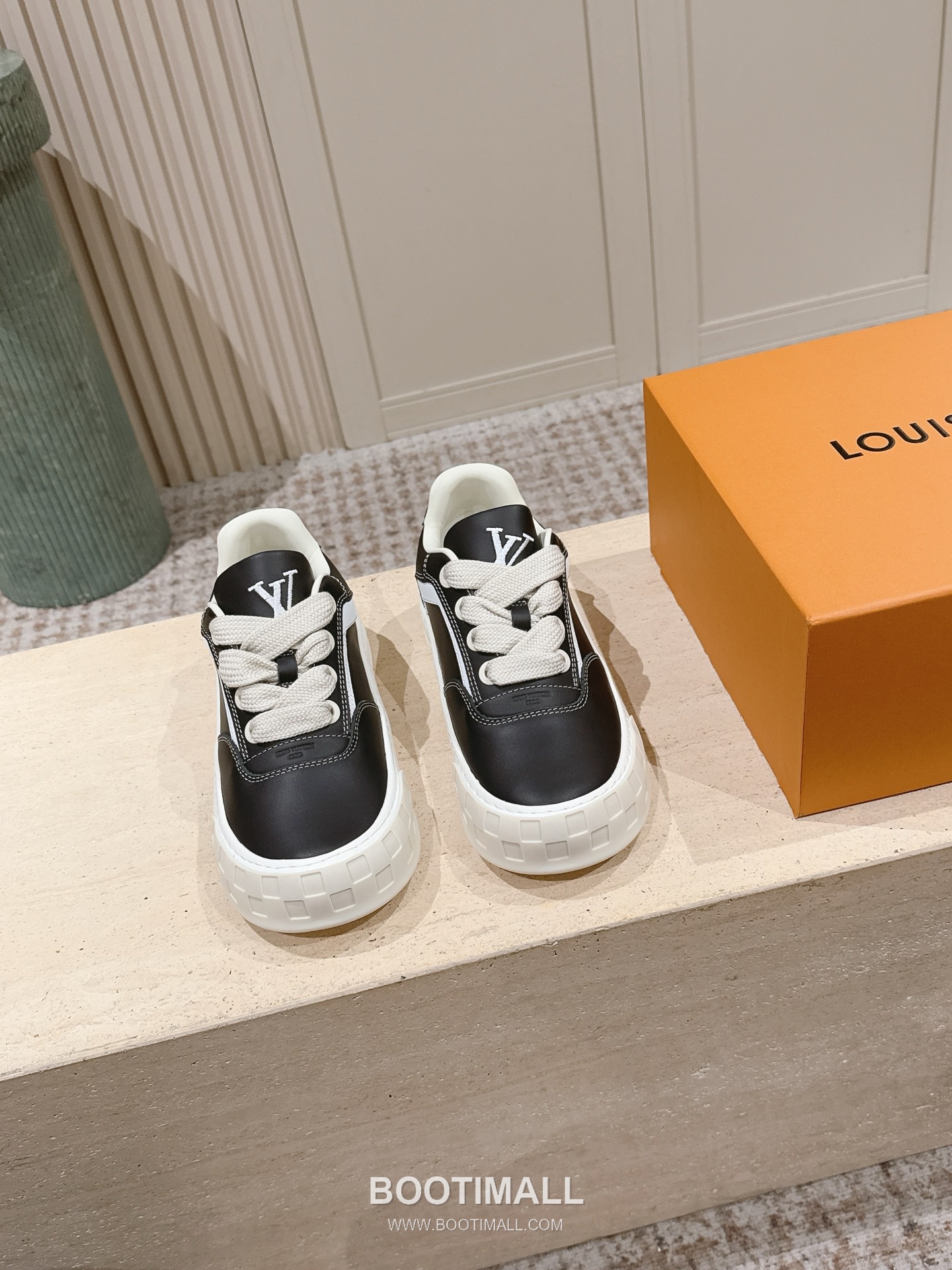 Louis Vuitton Logo Signature Platform Casual Calfskin Mesh White Sneakers 루이비통 로고 시그니처 플랫폼 캐주얼 송아지가죽 메쉬 화이트 스니커즈 2