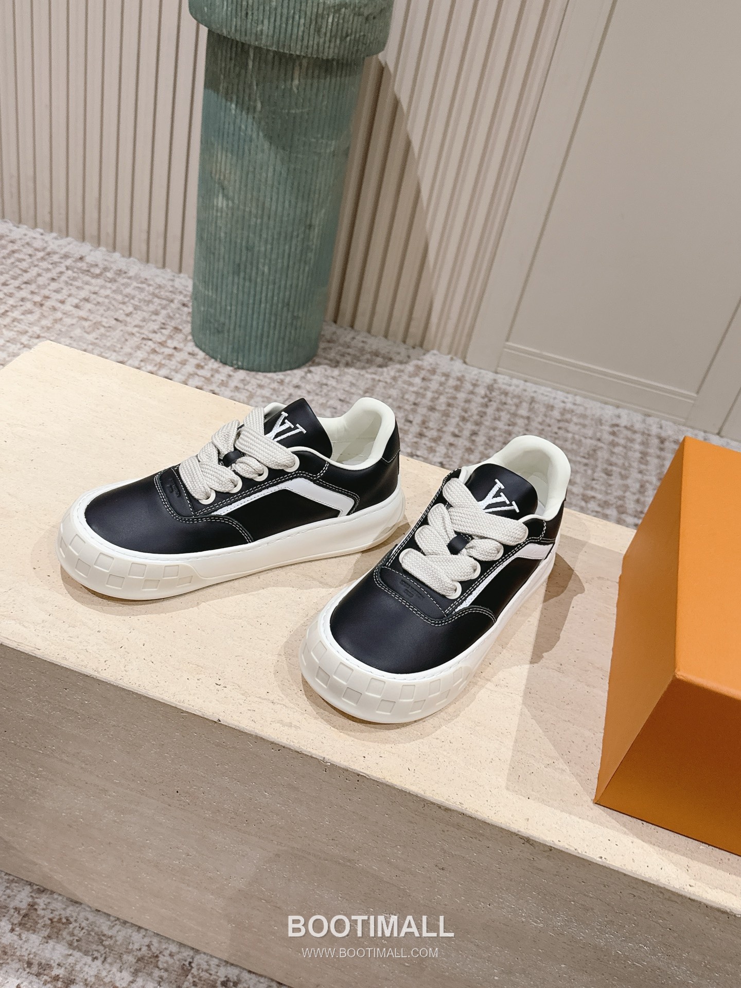 Louis Vuitton Logo Signature Platform Casual Calfskin Mesh White Sneakers 루이비통 로고 시그니처 플랫폼 캐주얼 송아지가죽 메쉬 화이트 스니커즈 3
