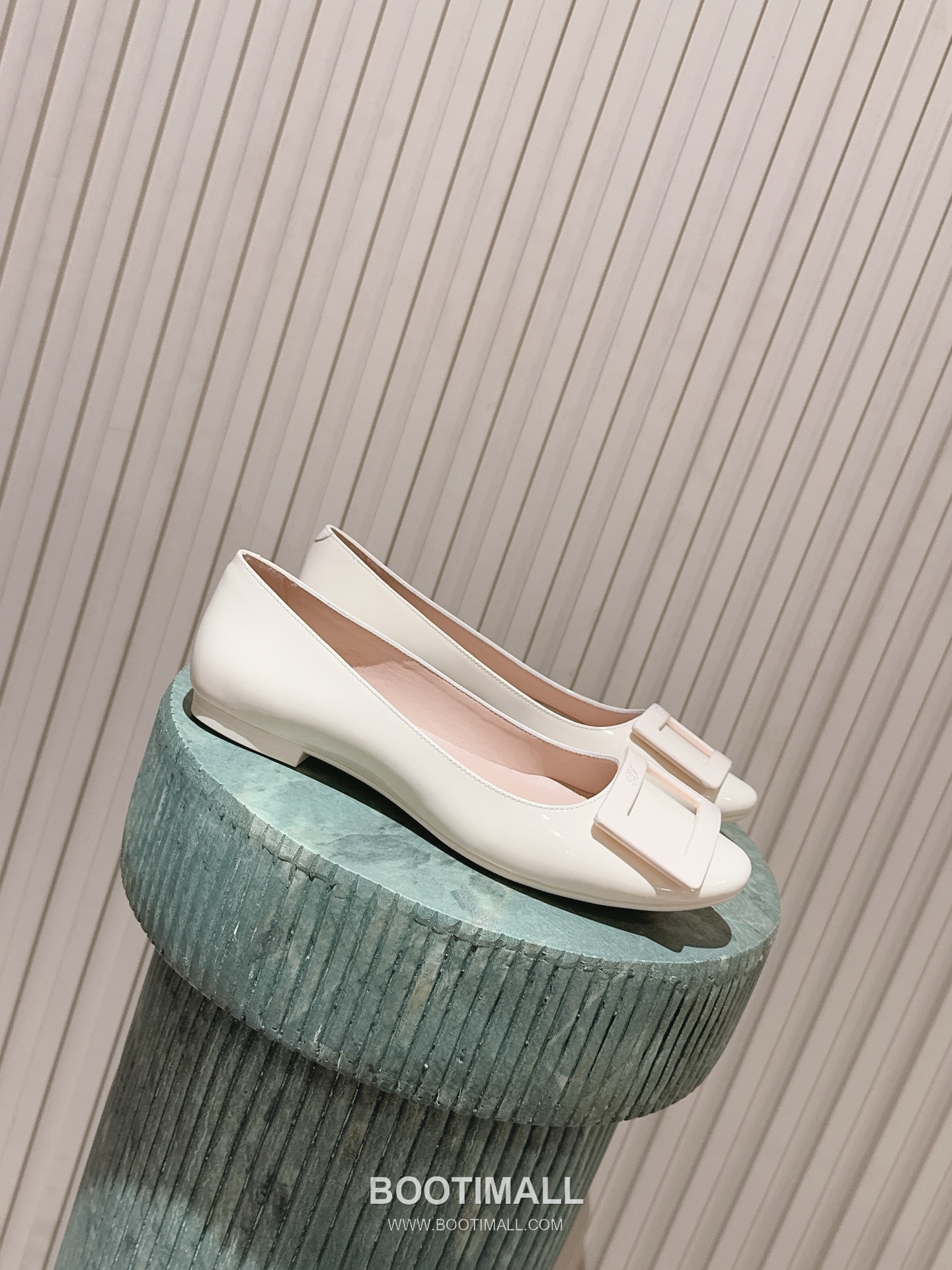 Roger Vivier Patent Leather Buckle Flat 로저 비비에 페이턴트 레더 버클 플랫 2cm 1