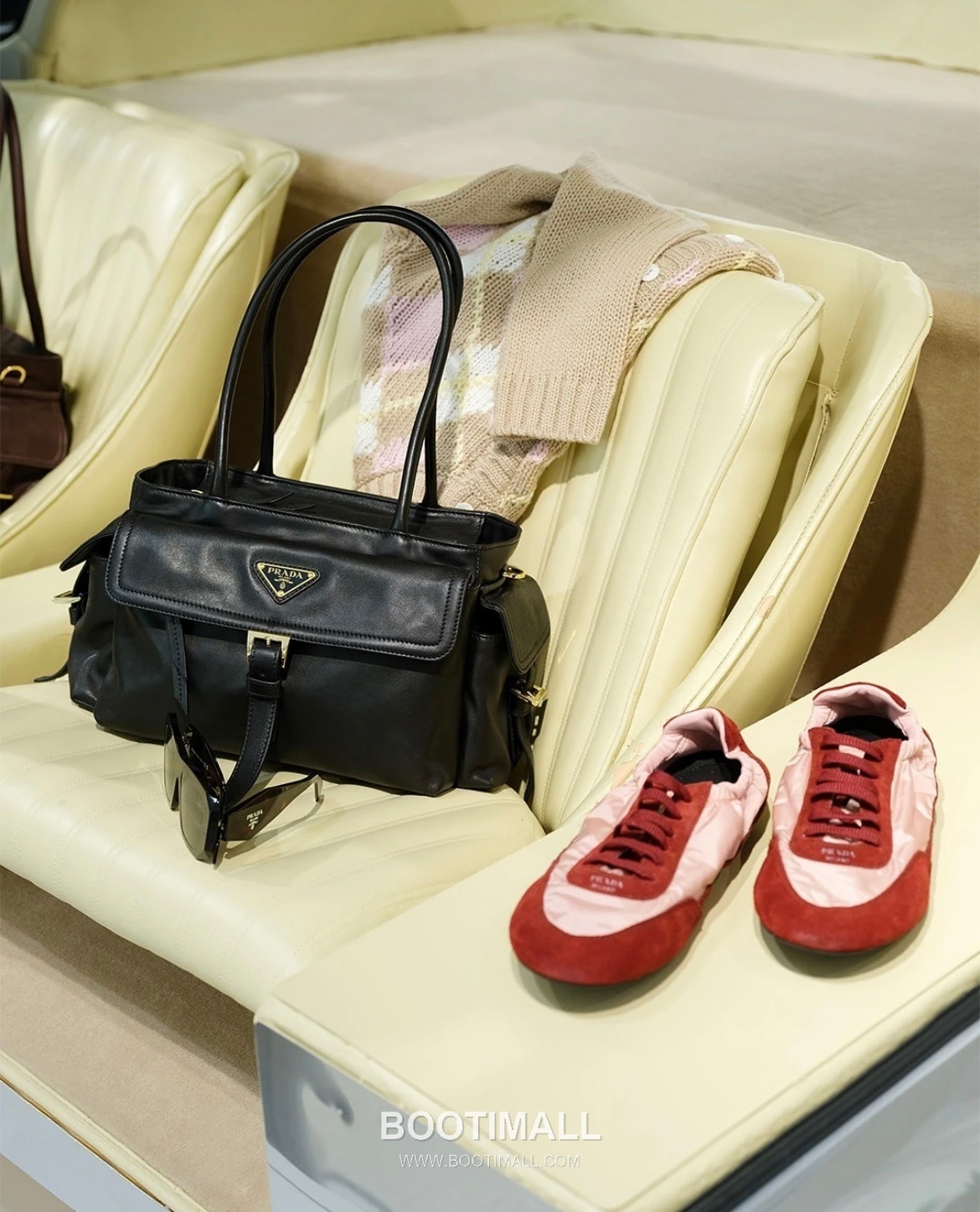 Prada Explore Lambskin Black Handbag 프라다 익스플로어 1BG596 램스킨 블랙 토트백 30cm 1