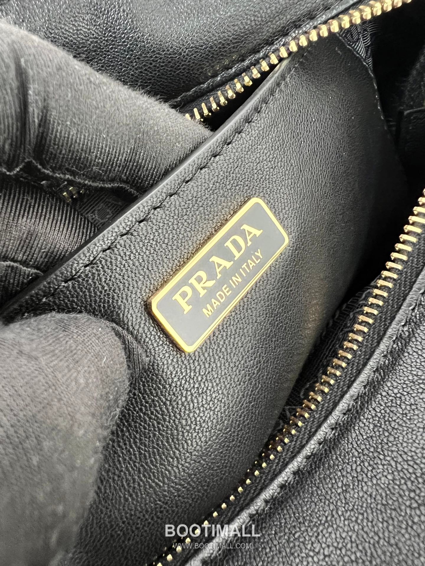 Prada Explore Lambskin Black Handbag 프라다 익스플로어 1BG596 램스킨 블랙 토트백 30cm 10
