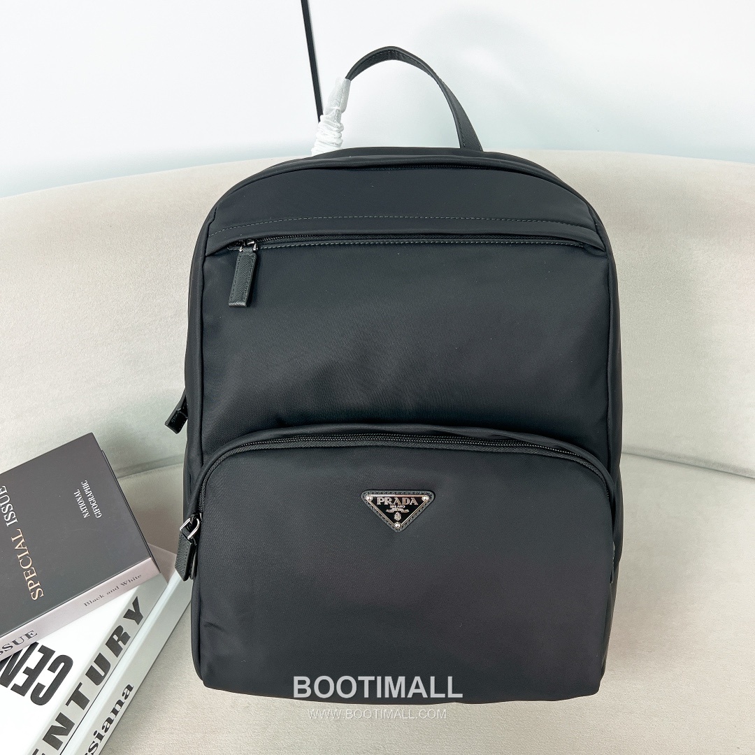 Prada Triangle Enamel Plaque Nylon Backpack 프라다 2VZ104 트라이앵글 에나멜 플라크 나일론 백팩 39cm 1