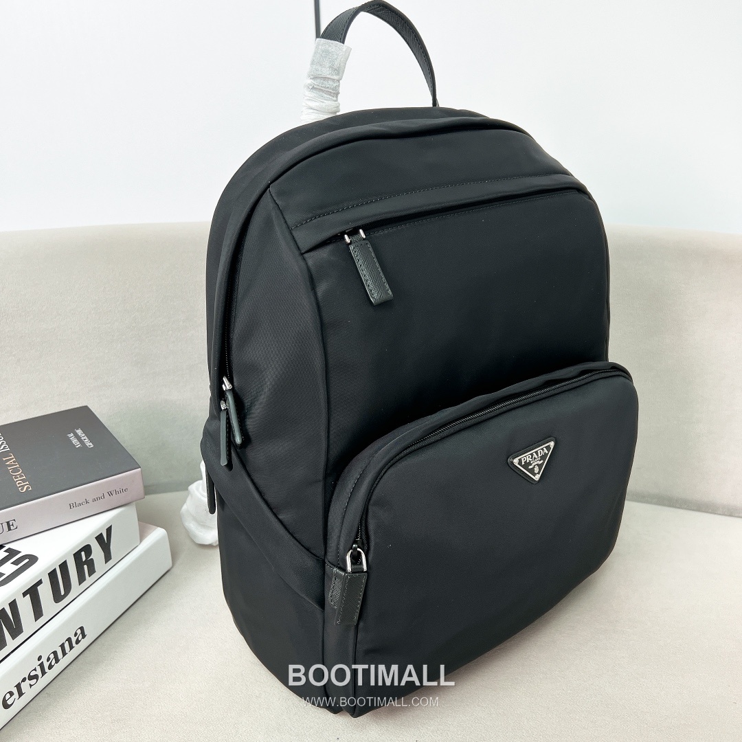 Prada Triangle Enamel Plaque Nylon Backpack 프라다 2VZ104 트라이앵글 에나멜 플라크 나일론 백팩 39cm 3