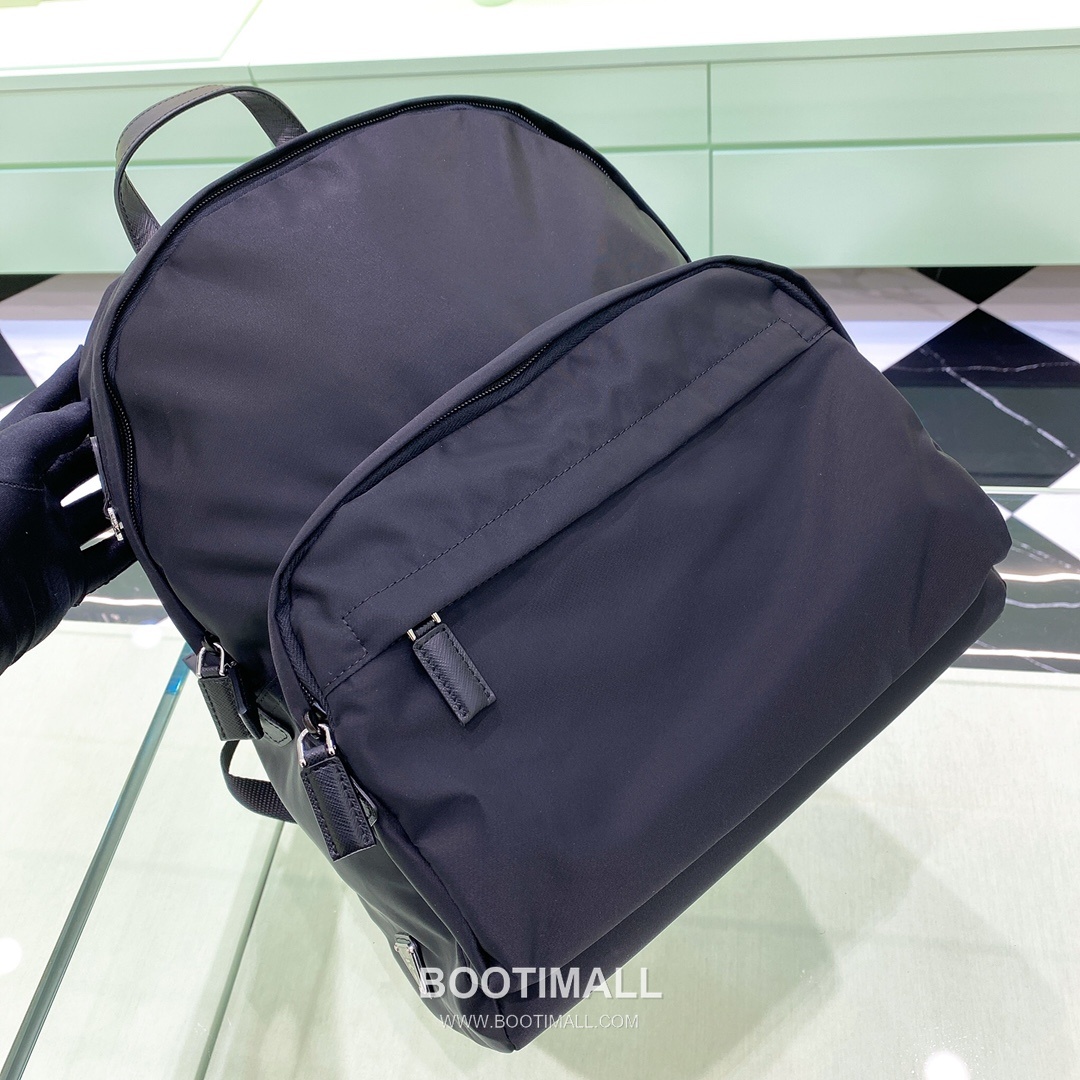 Prada Side-Label Backpack Water-Resistant Parachute Fabric Black 프라다 2VZ066 사이드 라벨 백팩 방수 파라슈트 패브릭 블랙 40cm 1