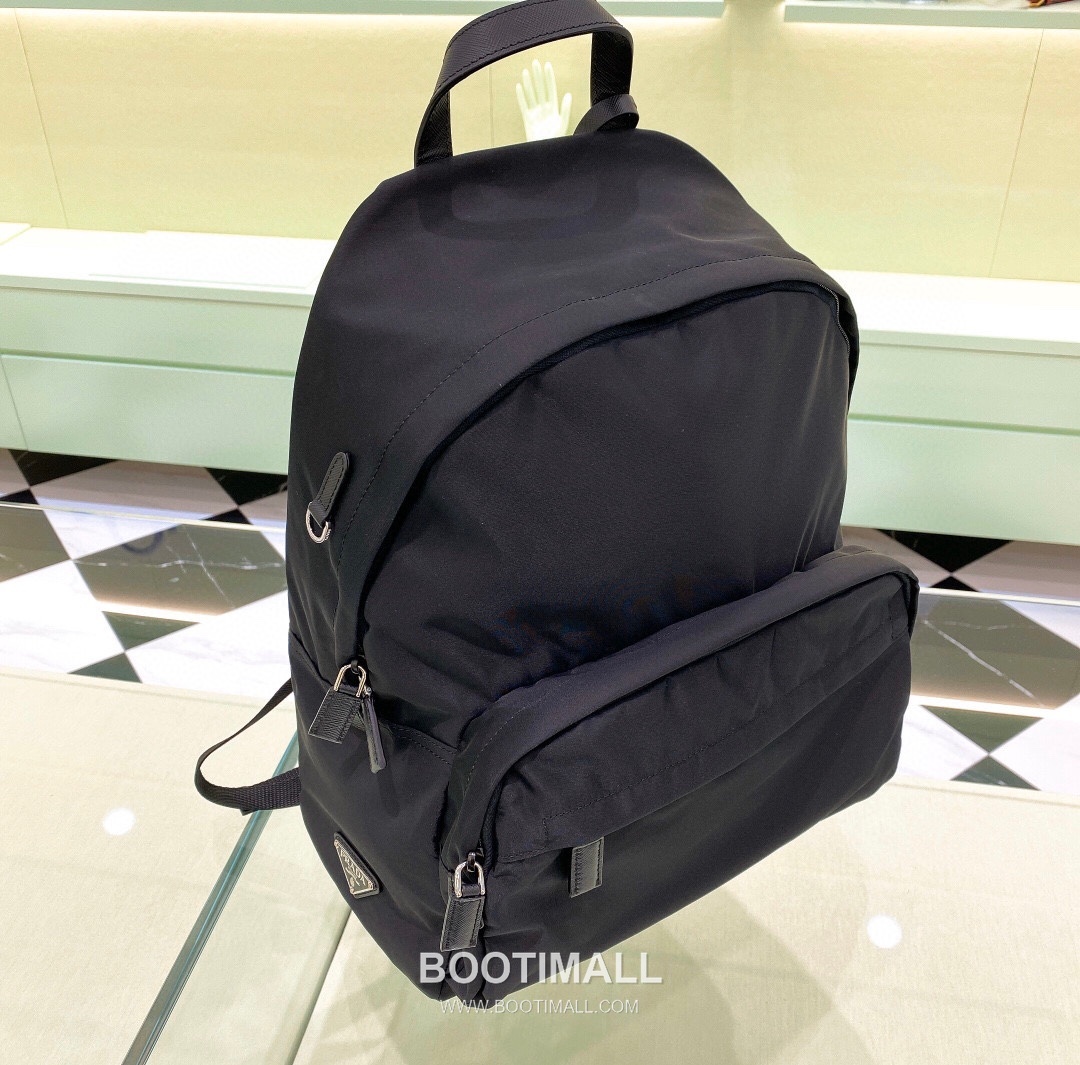 Prada Side-Label Backpack Water-Resistant Parachute Fabric Black 프라다 2VZ066 사이드 라벨 백팩 방수 파라슈트 패브릭 블랙 40cm 2