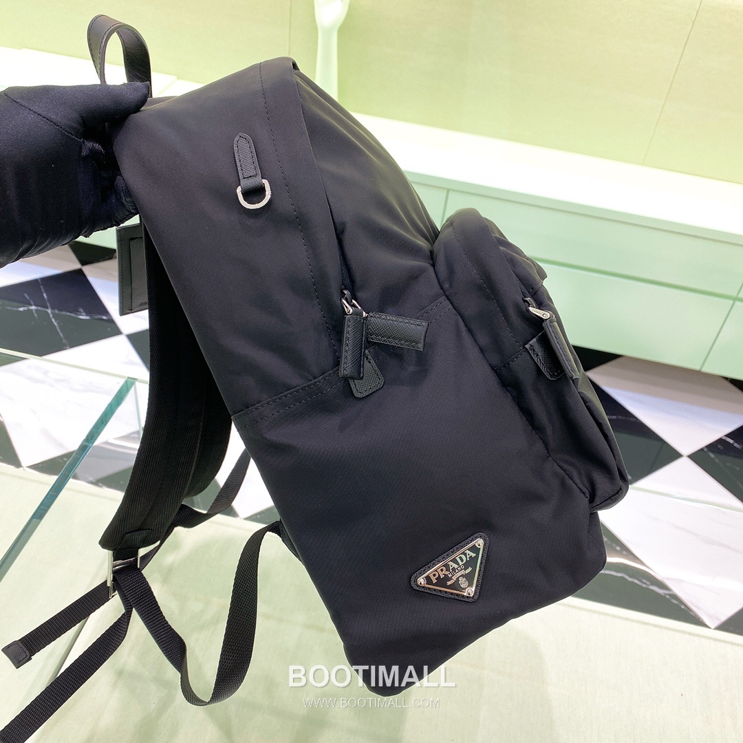 Prada Side-Label Backpack Water-Resistant Parachute Fabric Black 프라다 2VZ066 사이드 라벨 백팩 방수 파라슈트 패브릭 블랙 40cm 3