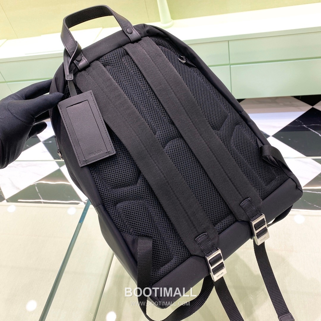 Prada Side-Label Backpack Water-Resistant Parachute Fabric Black 프라다 2VZ066 사이드 라벨 백팩 방수 파라슈트 패브릭 블랙 40cm 4