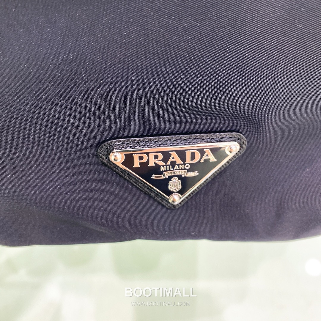 Prada Side-Label Backpack Water-Resistant Parachute Fabric Black 프라다 2VZ066 사이드 라벨 백팩 방수 파라슈트 패브릭 블랙 40cm 5