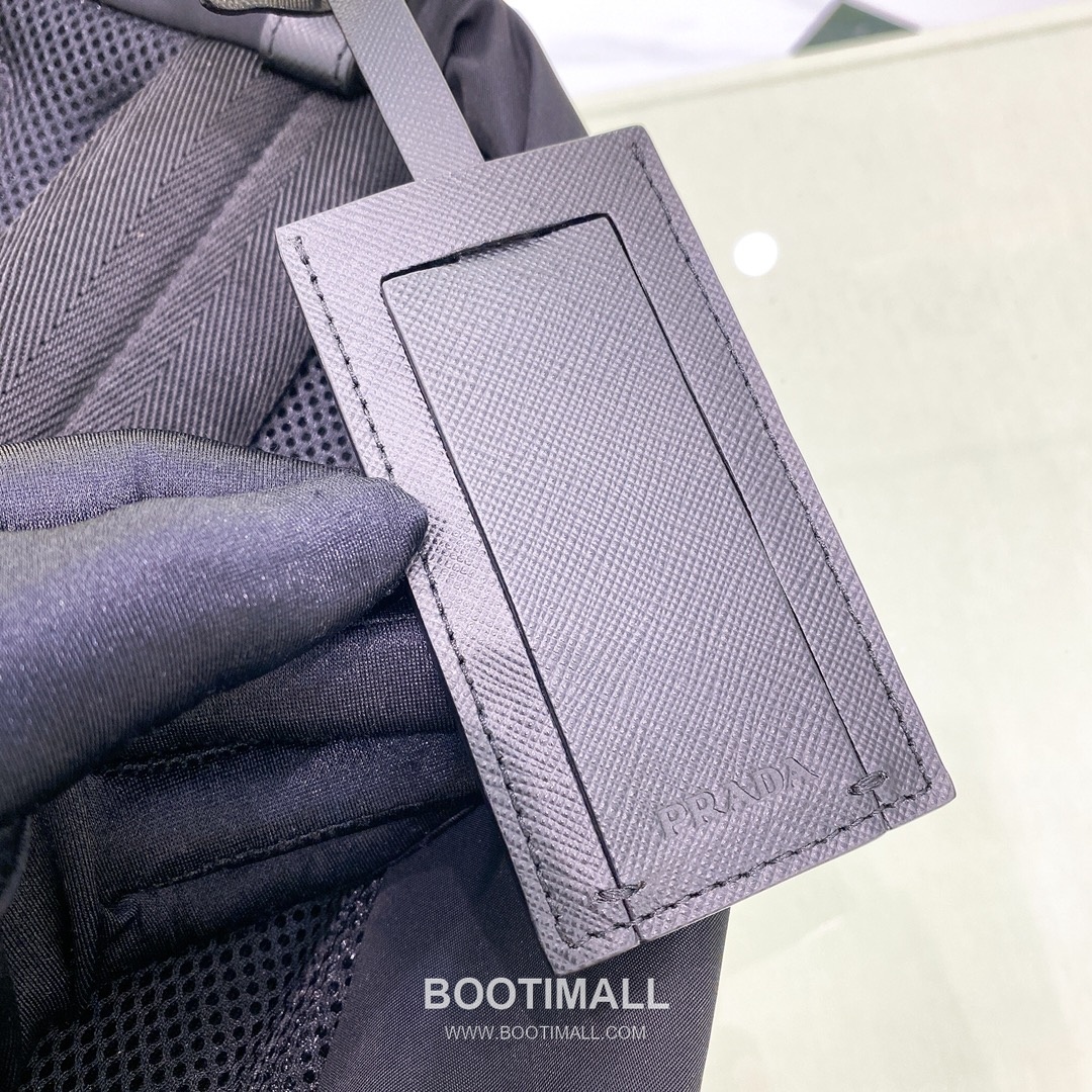 Prada Side-Label Backpack Water-Resistant Parachute Fabric Black 프라다 2VZ066 사이드 라벨 백팩 방수 파라슈트 패브릭 블랙 40cm 9