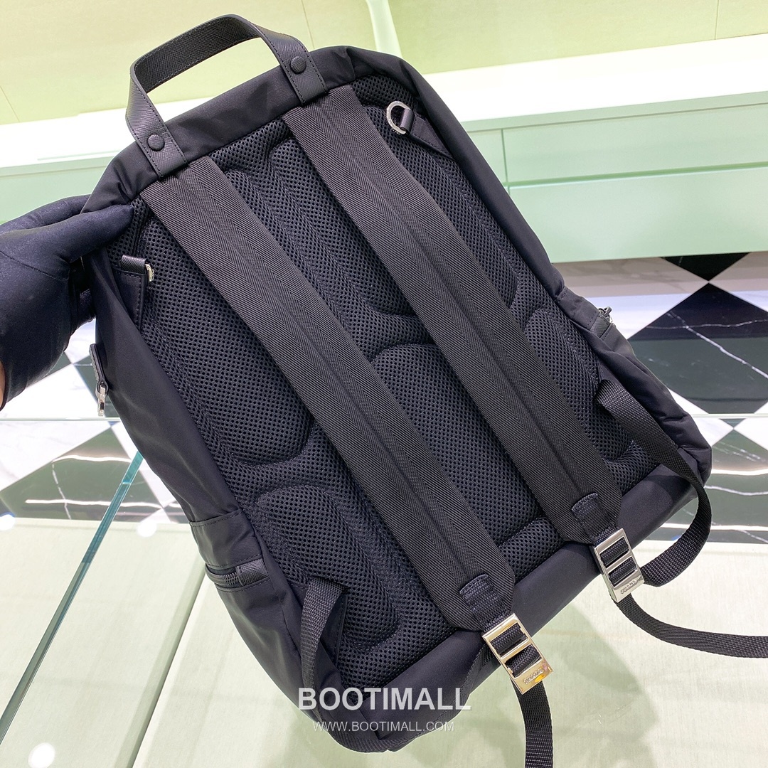 Prada Triangle Enamel Plaque Parachute Nylon Black Backpack 프라다 2VZ025 트라이앵글 에나멜 플라크 파라슈트 나일론 블랙 백팩 40cm 4