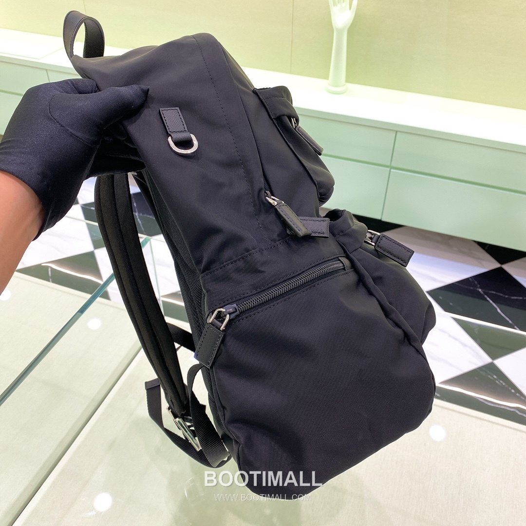 Prada Triangle Enamel Plaque Parachute Nylon Black Backpack 프라다 2VZ025 트라이앵글 에나멜 플라크 파라슈트 나일론 블랙 백팩 40cm 5